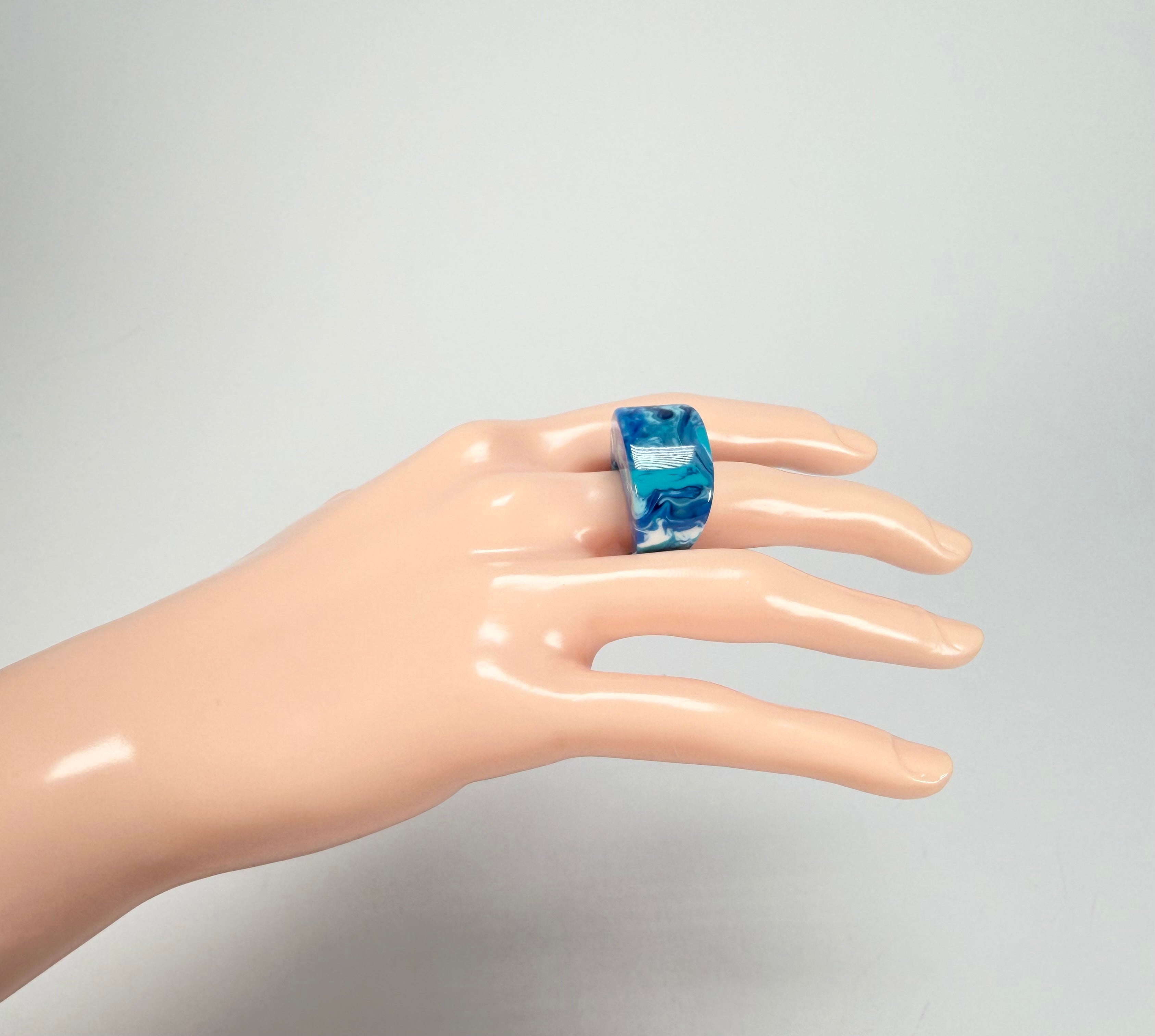 Sobral - Onda Azul "Pat" Blue Resin Ring ( 004857 ) - Size UK Q / US 8