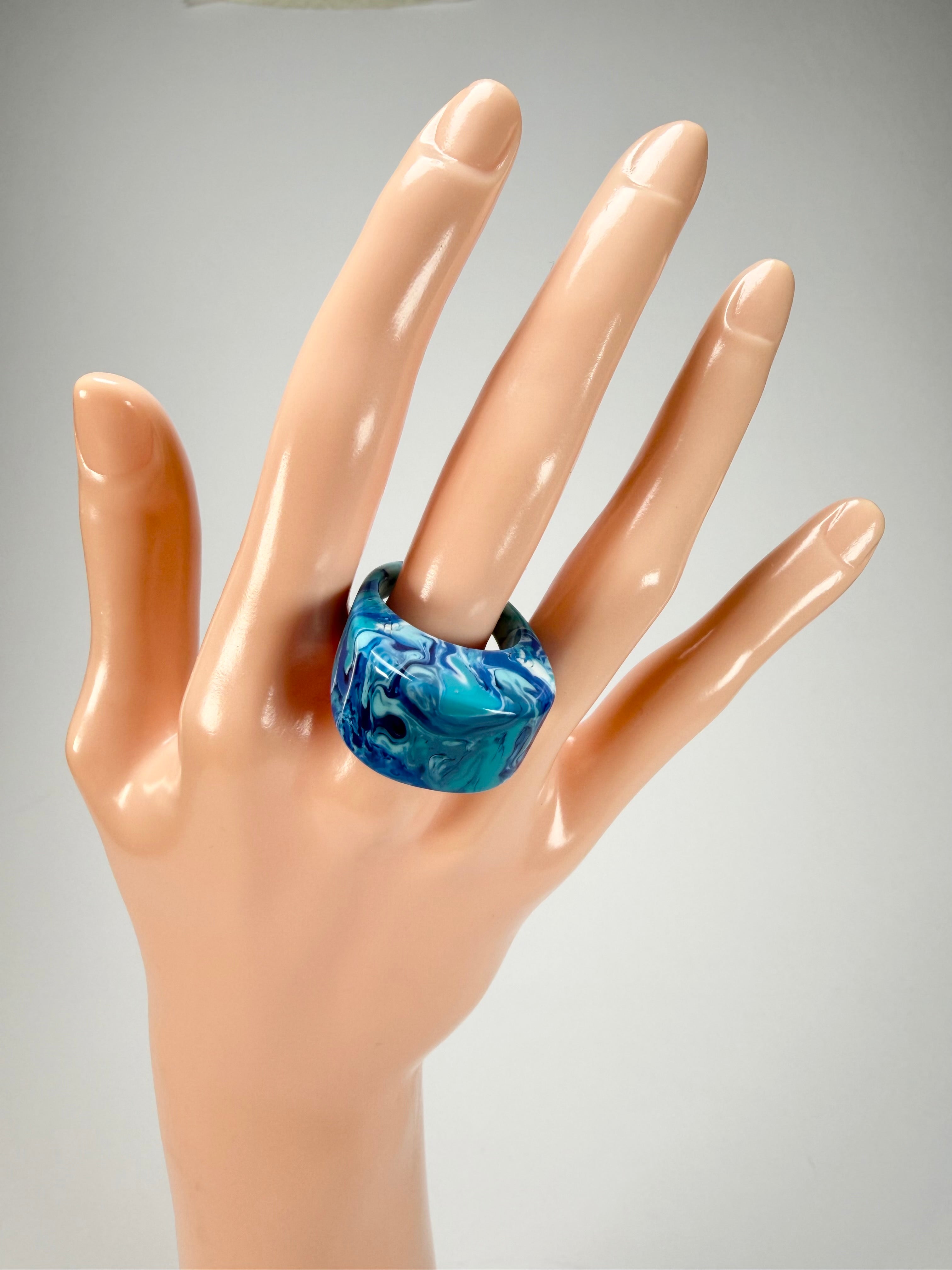 Sobral - Onda Azul "Pat" Blue Resin Ring ( 004857 ) - Size UK Q / US 8