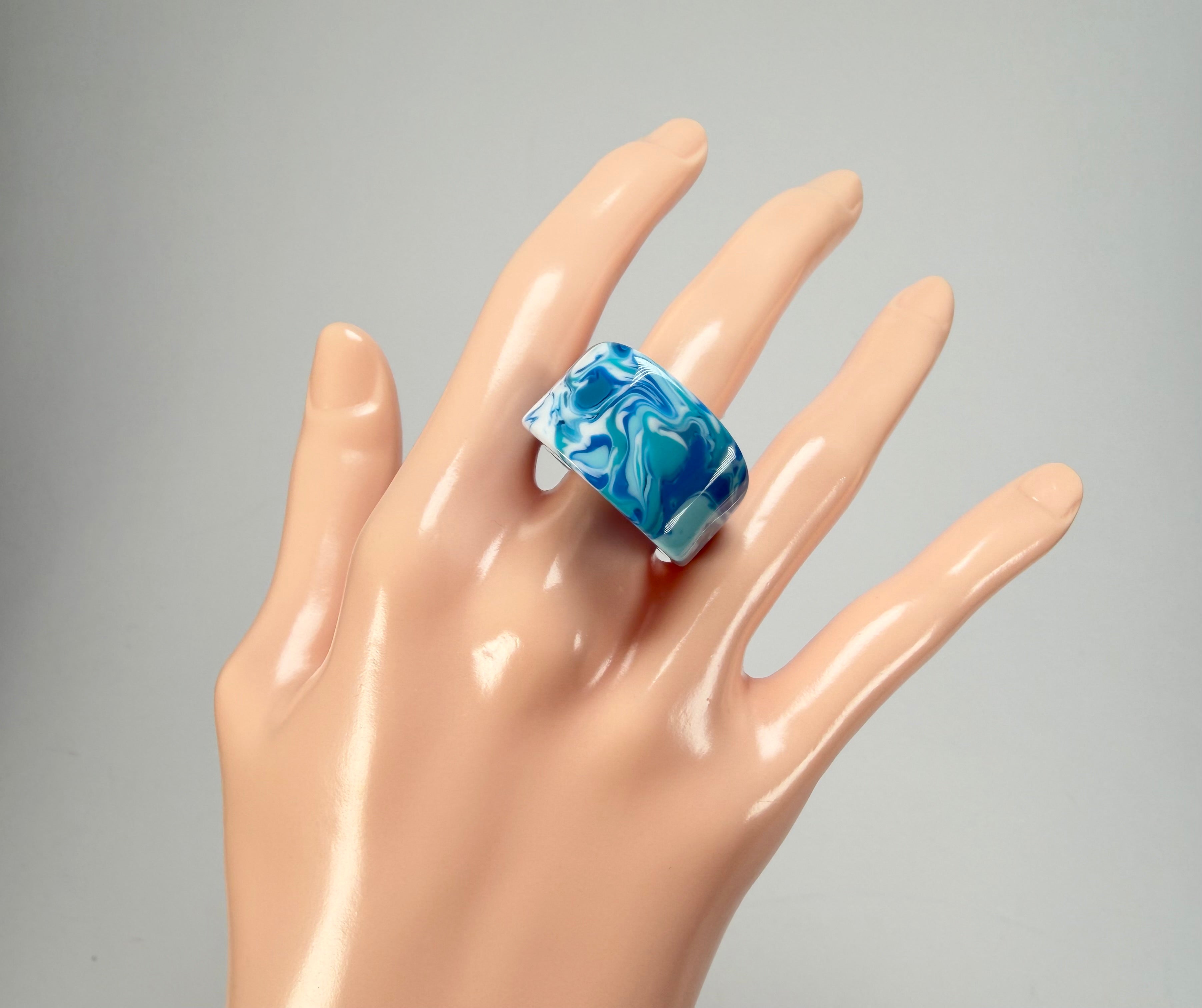 Sobral - Onda Azul "Pat" Blue Resin Ring ( 004857 ) - Size UK S / US 9