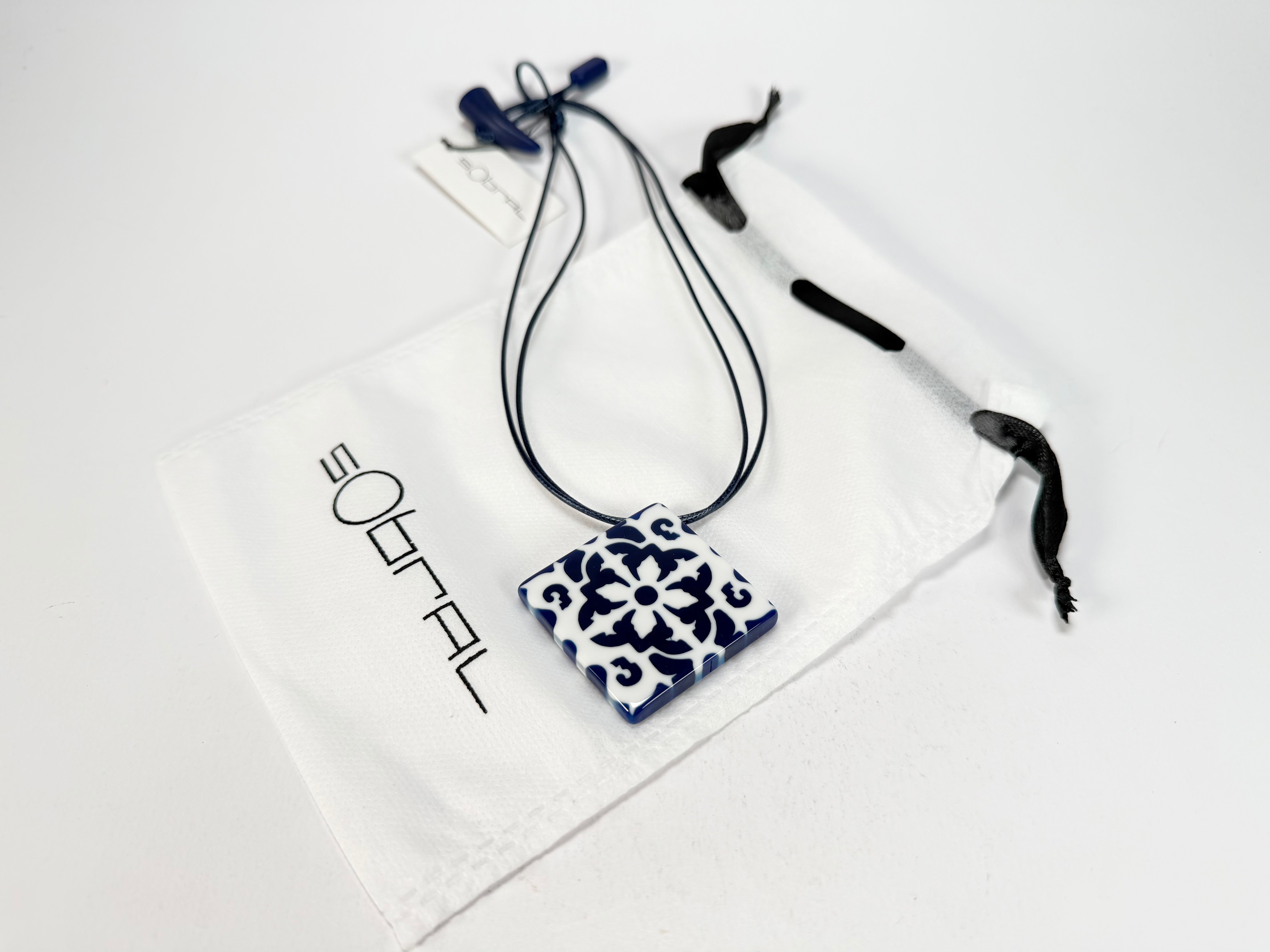 Sobral - Lisboa "Alfama" Resin Necklace ( 005476 )