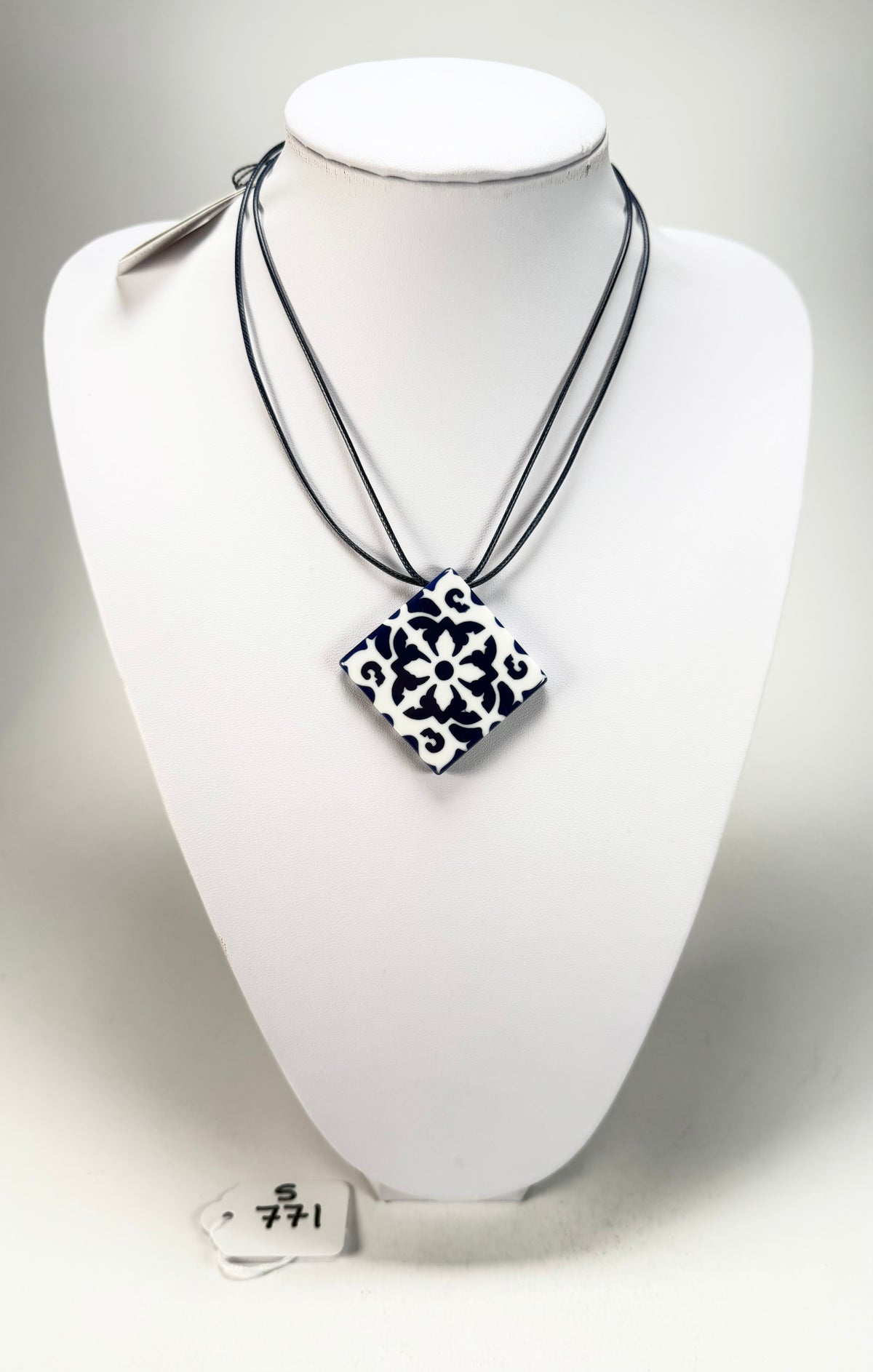 Sobral - Lisboa "Alfama" Resin Necklace ( 005476 )