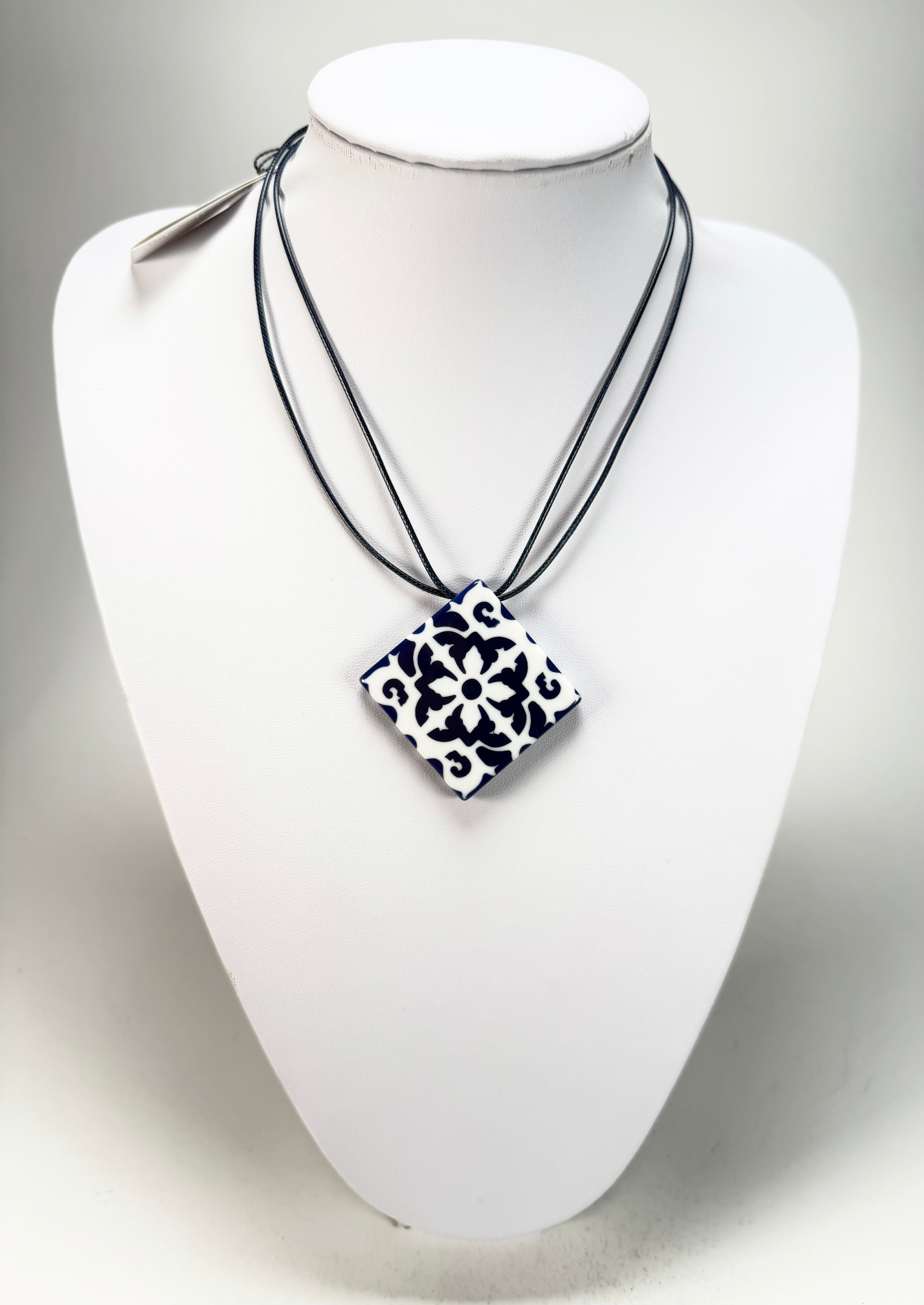 Sobral - Lisboa "Alfama" Resin Necklace ( 005476 )