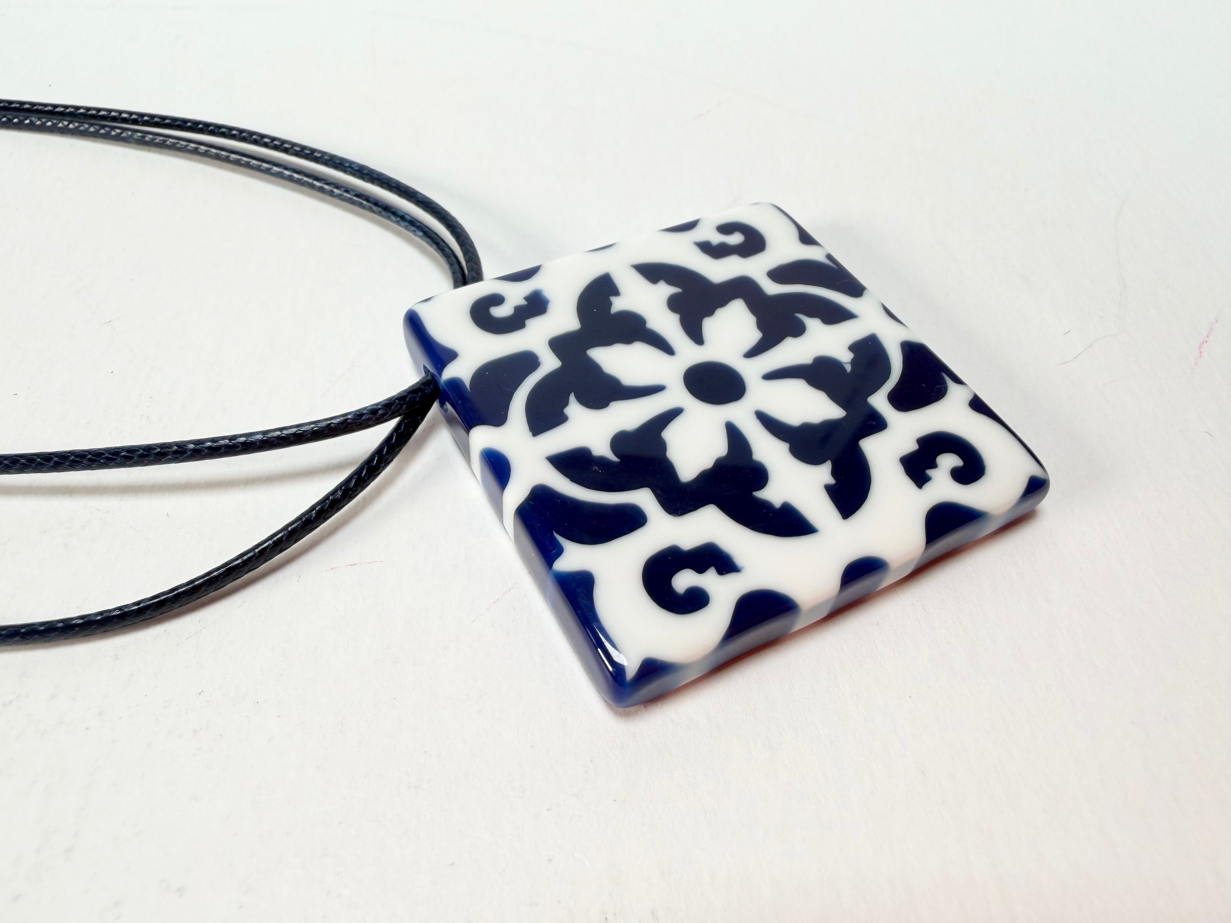 Sobral - Lisboa "Alfama" Resin Necklace ( 005476 )