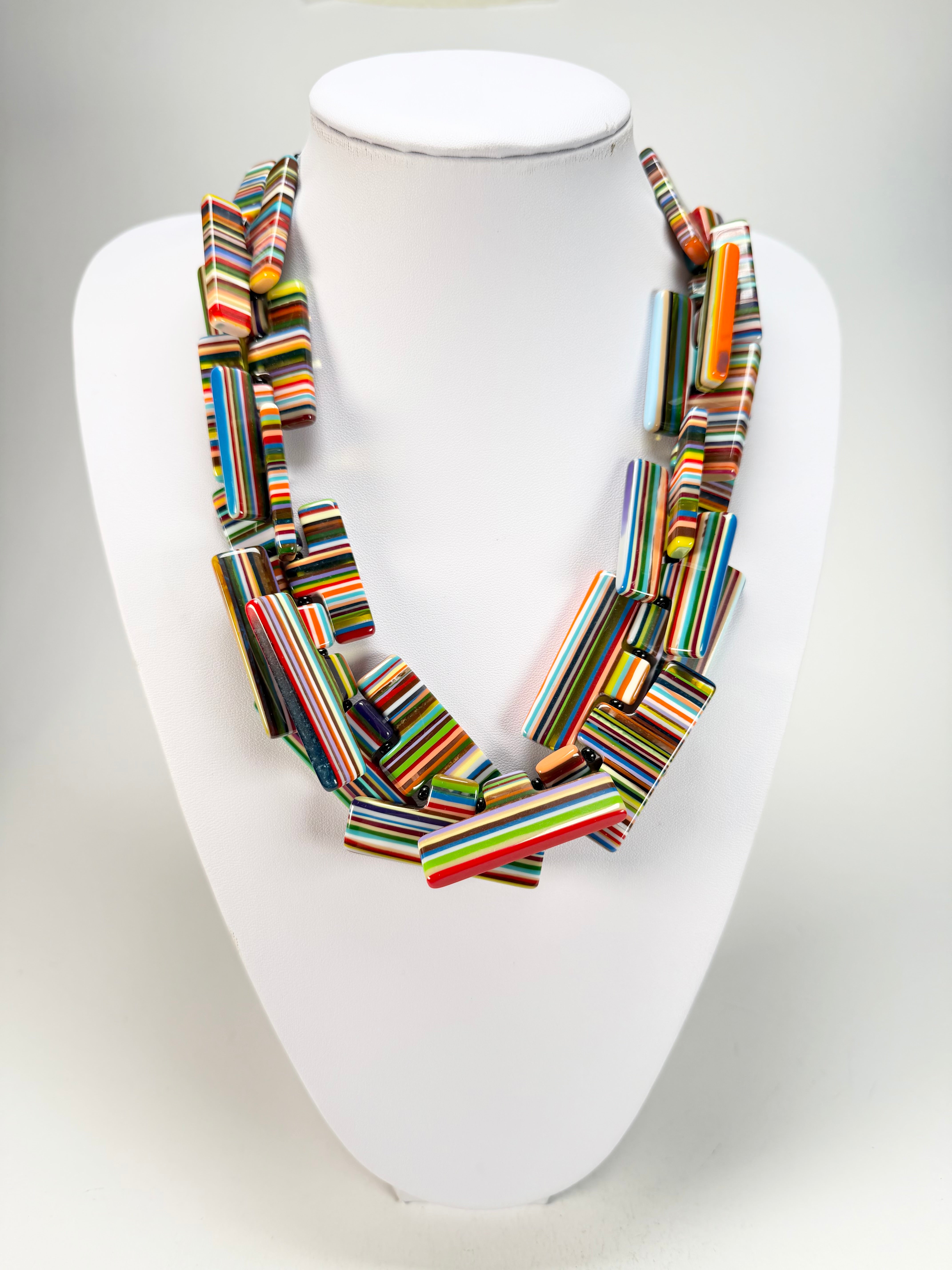 Sobral - Pop Art "Neoconcretismo" Resin Necklace ( 003885 )