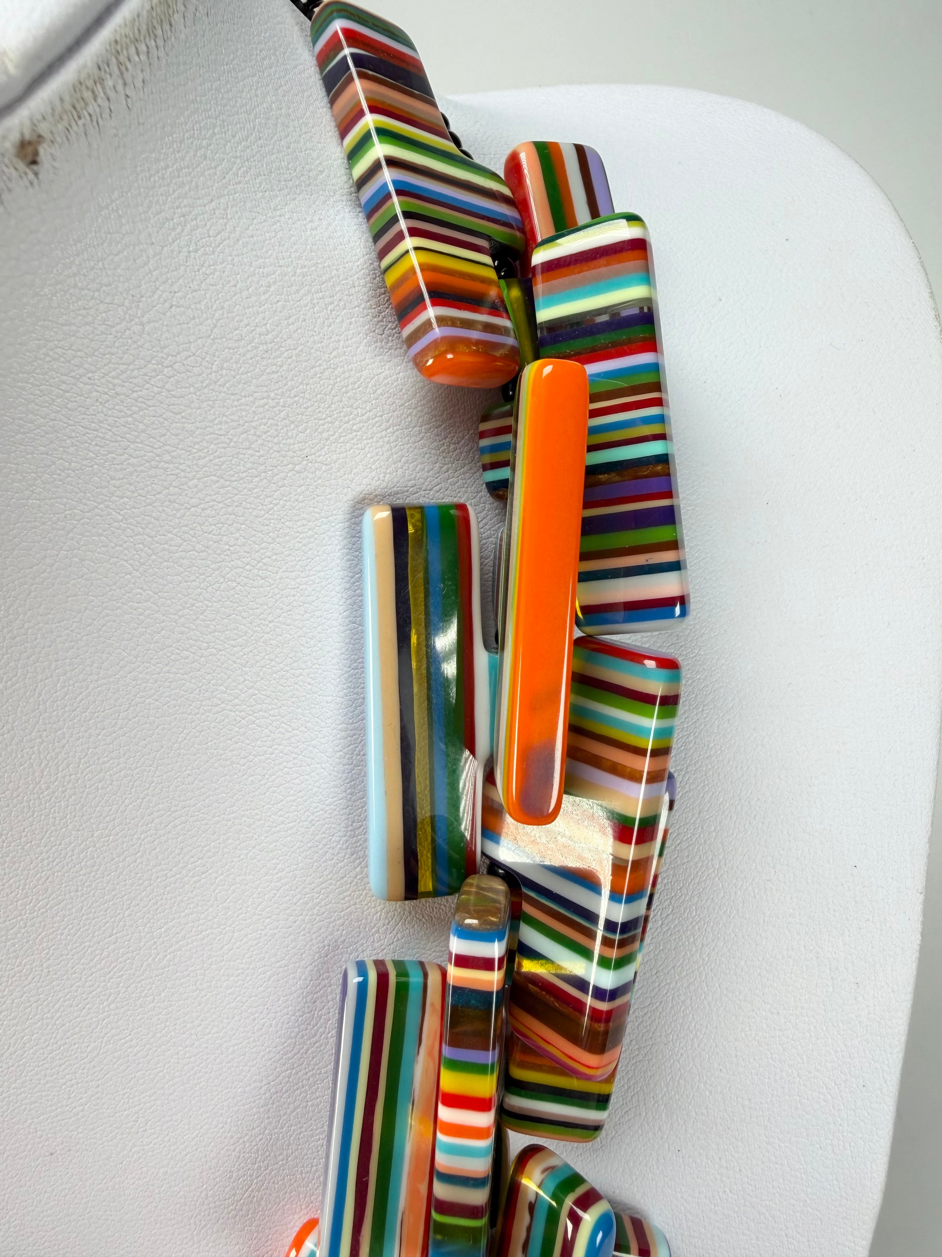 Sobral - Pop Art "Neoconcretismo" Resin Necklace ( 003885 )