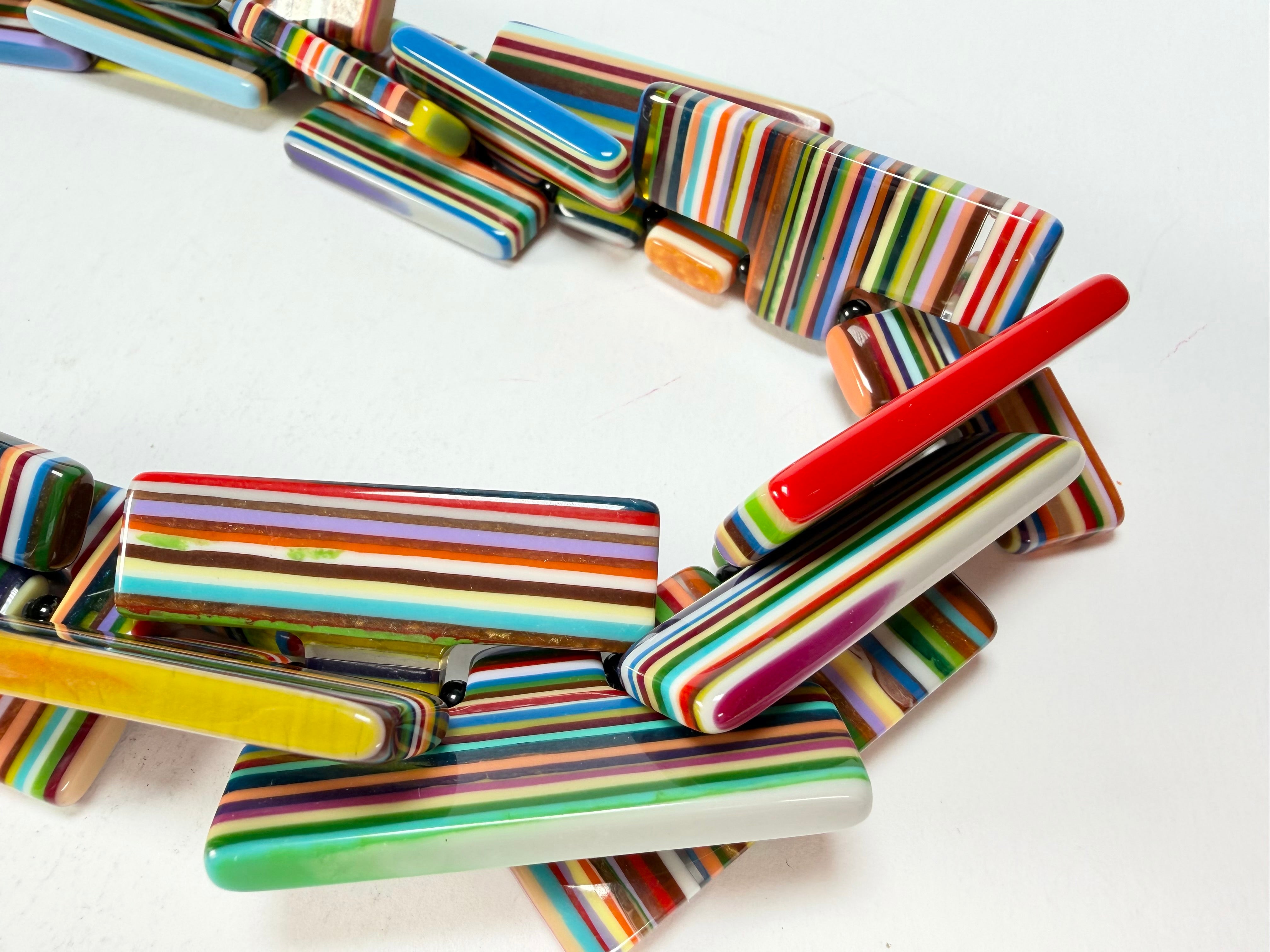 Sobral - Pop Art "Neoconcretismo" Resin Necklace ( 003885 )