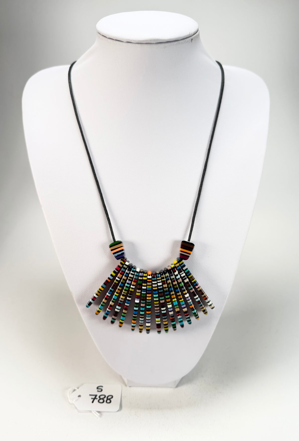 Sobral - Pop Art Noite "Bazzar" Resin Necklace ( 004748 )