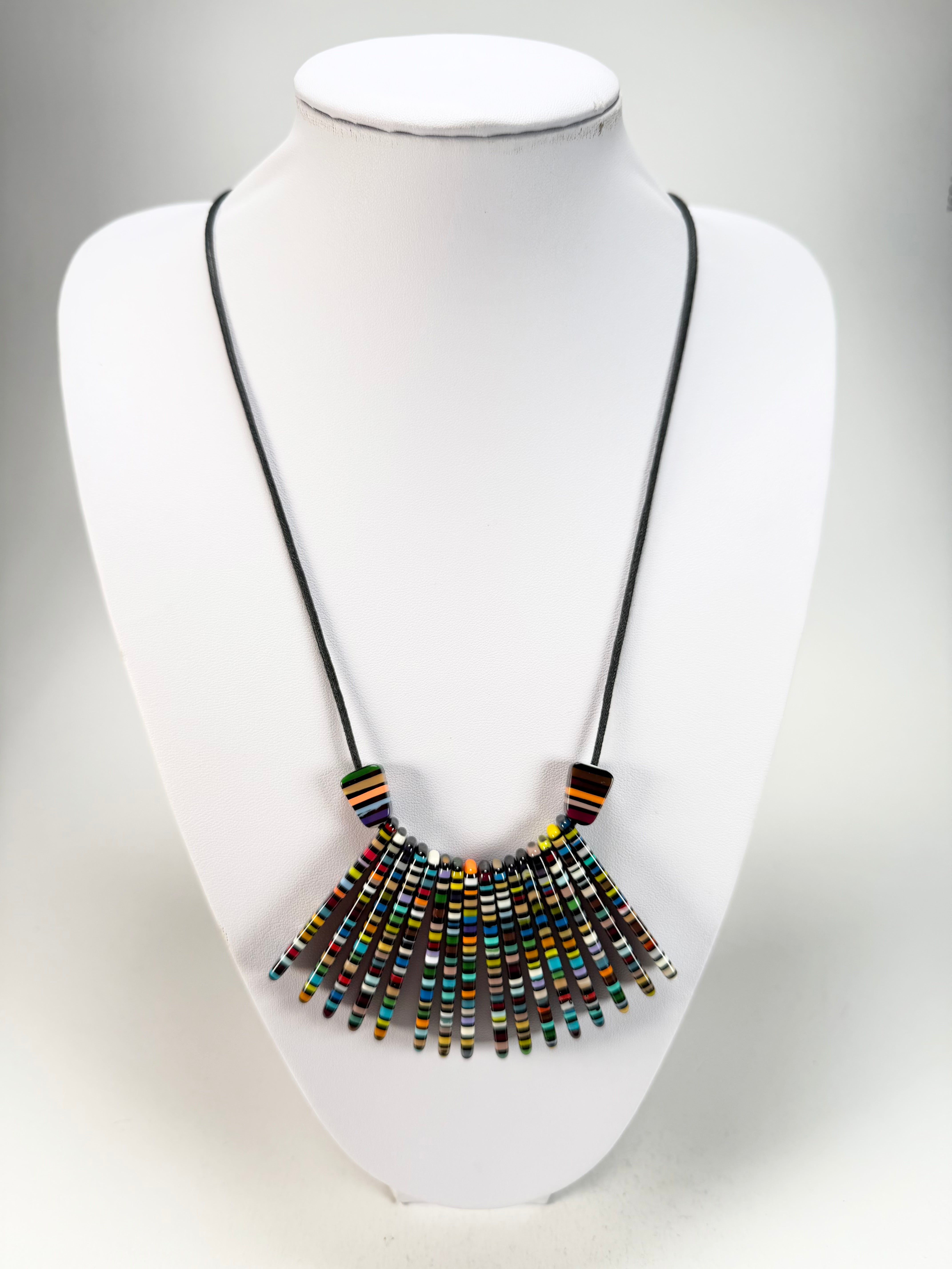 Sobral - Pop Art Noite "Bazzar" Resin Necklace ( 004748 )