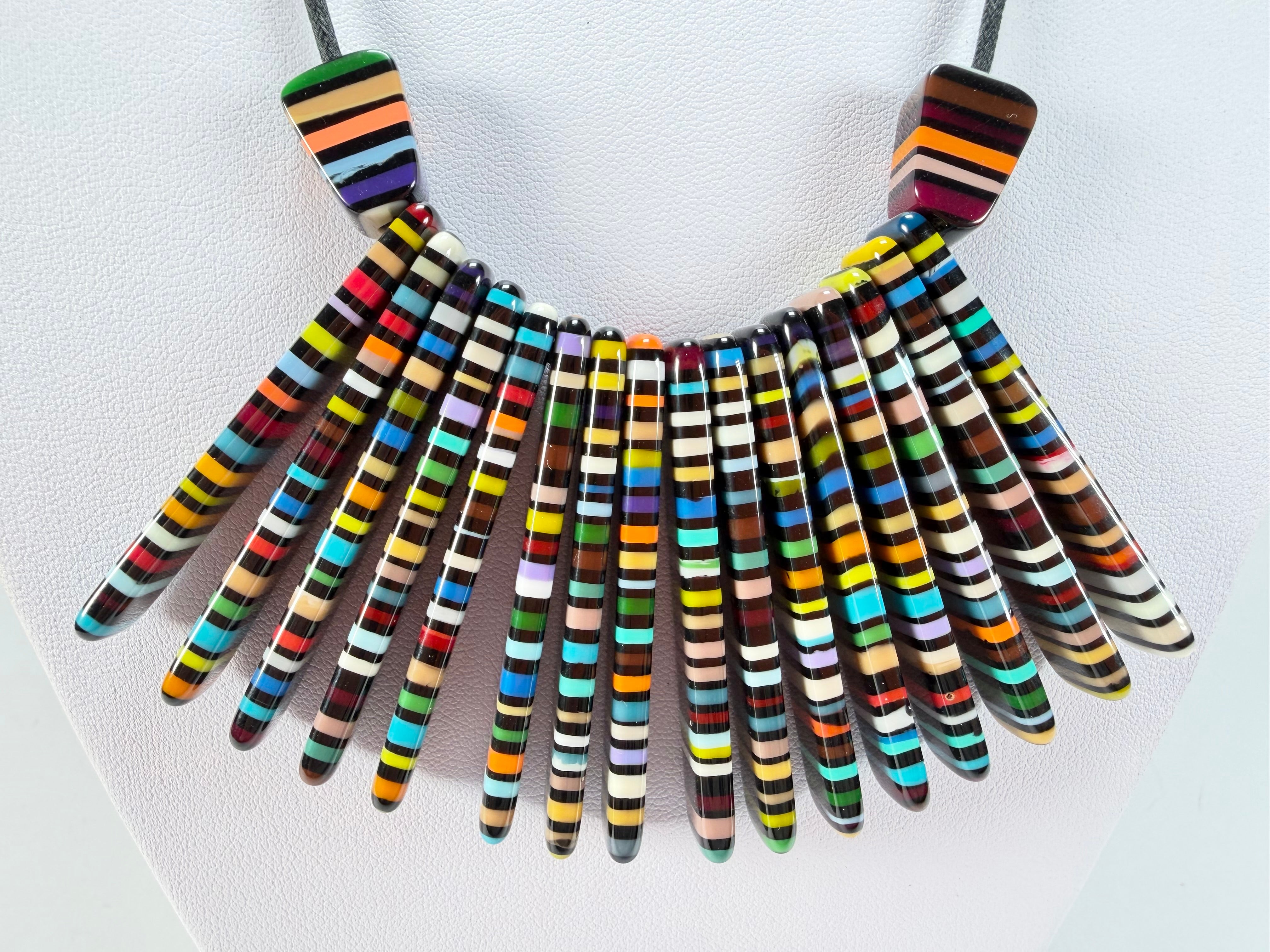 Sobral - Pop Art Noite "Bazzar" Resin Necklace ( 004748 )