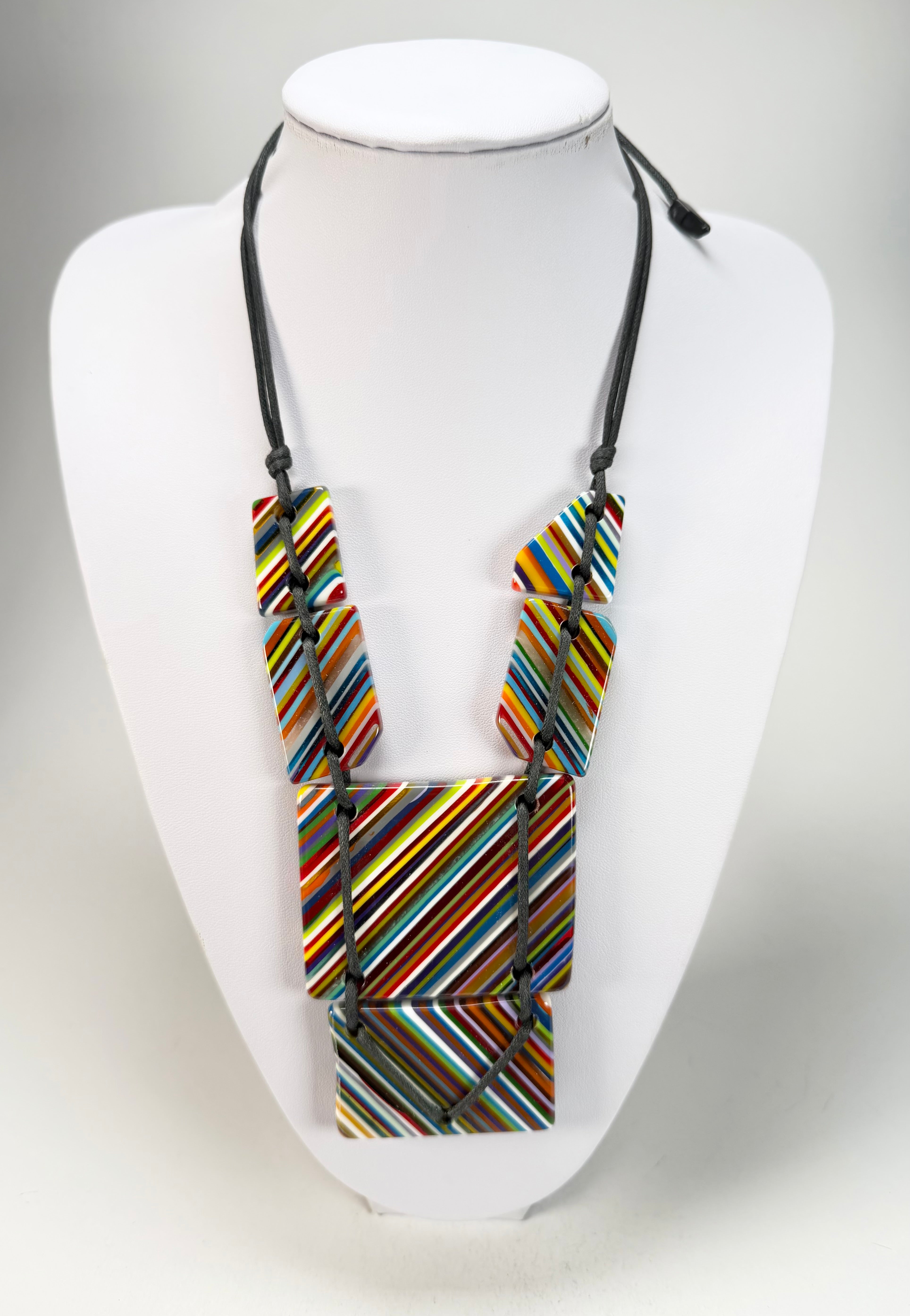 Sobral - Pop Art "Australia" Resin Necklace ( 000041 )
