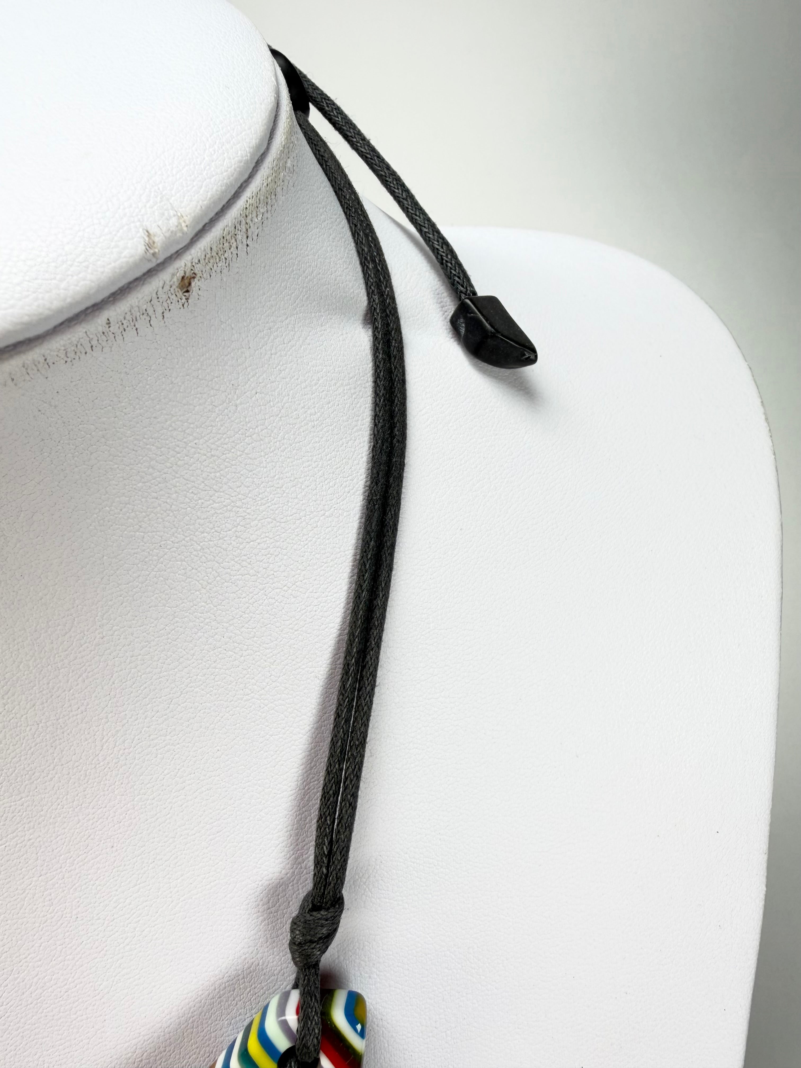 Sobral - Pop Art "Australia" Resin Necklace ( 000041 )