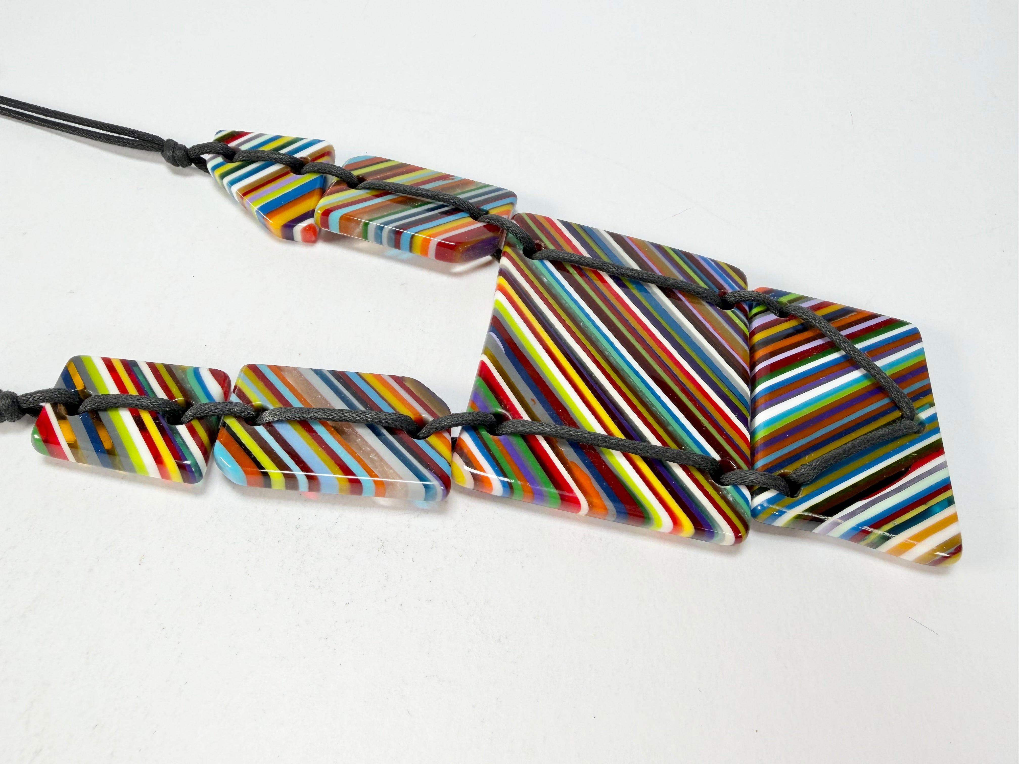 Sobral - Pop Art "Australia" Resin Necklace ( 000041 )