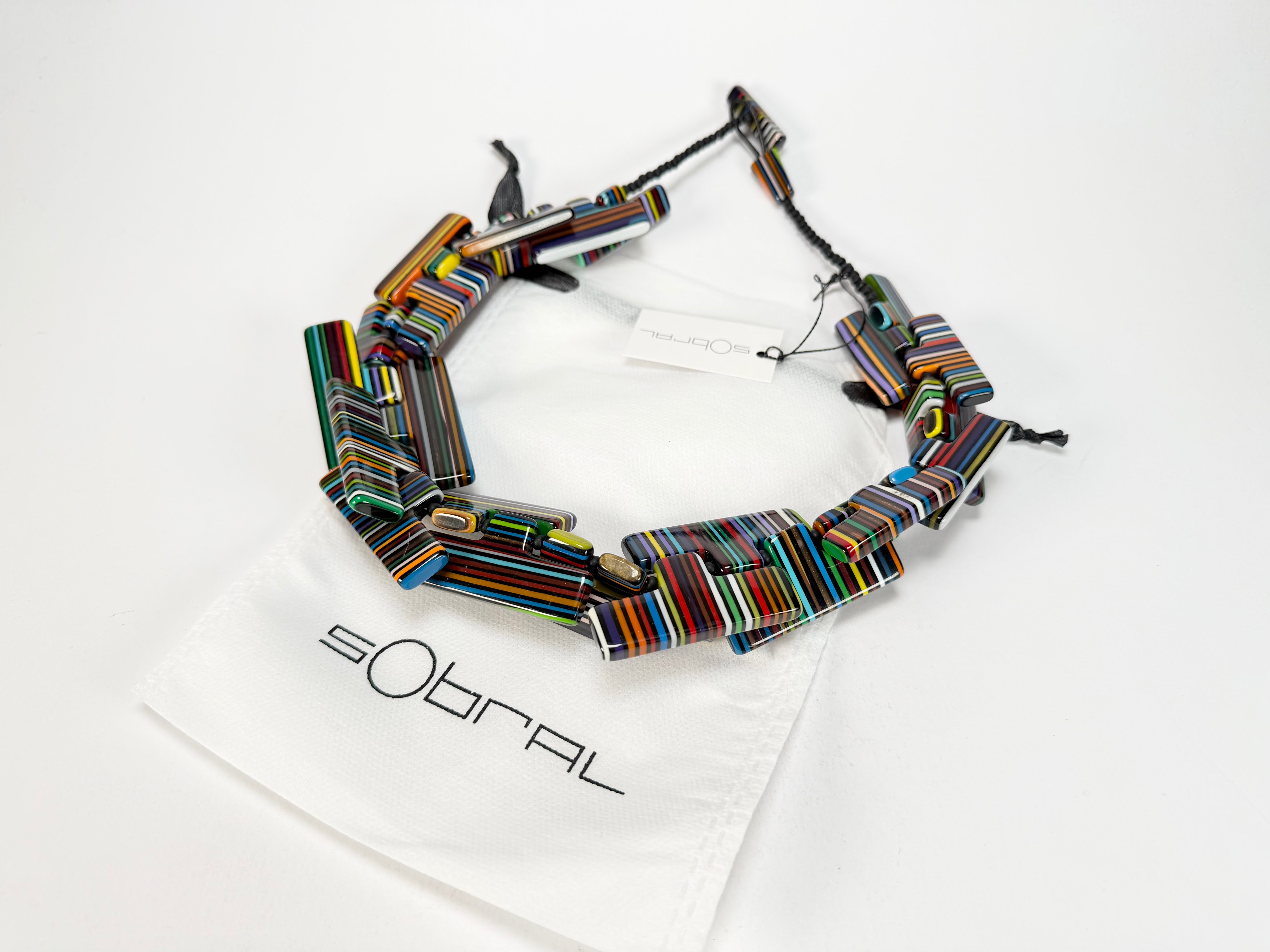 Sobral - Pop Art Noite "Neoconcretismo" Resin Necklace ( 003885 )