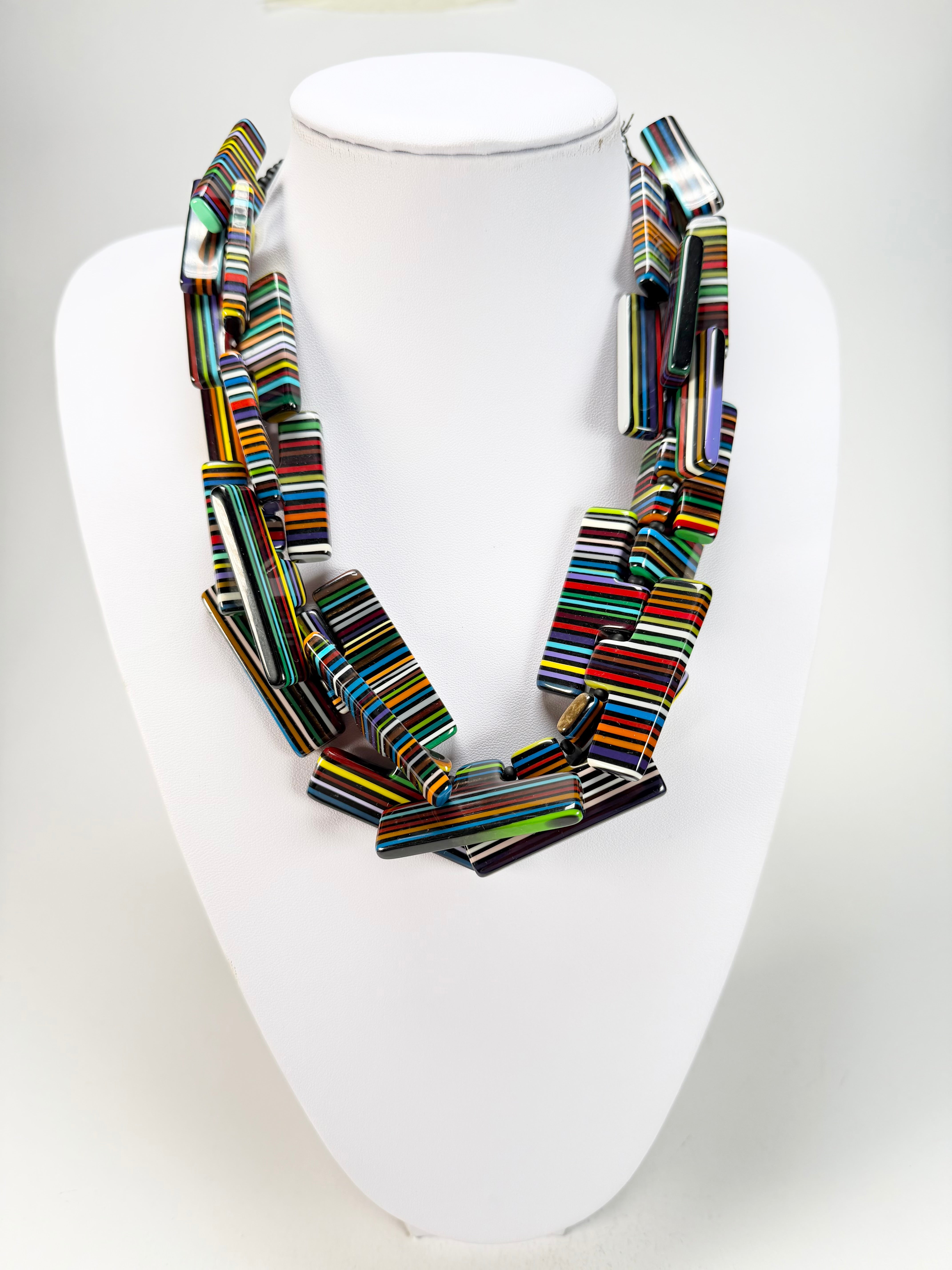 Sobral - Pop Art Noite "Neoconcretismo" Resin Necklace ( 003885 )