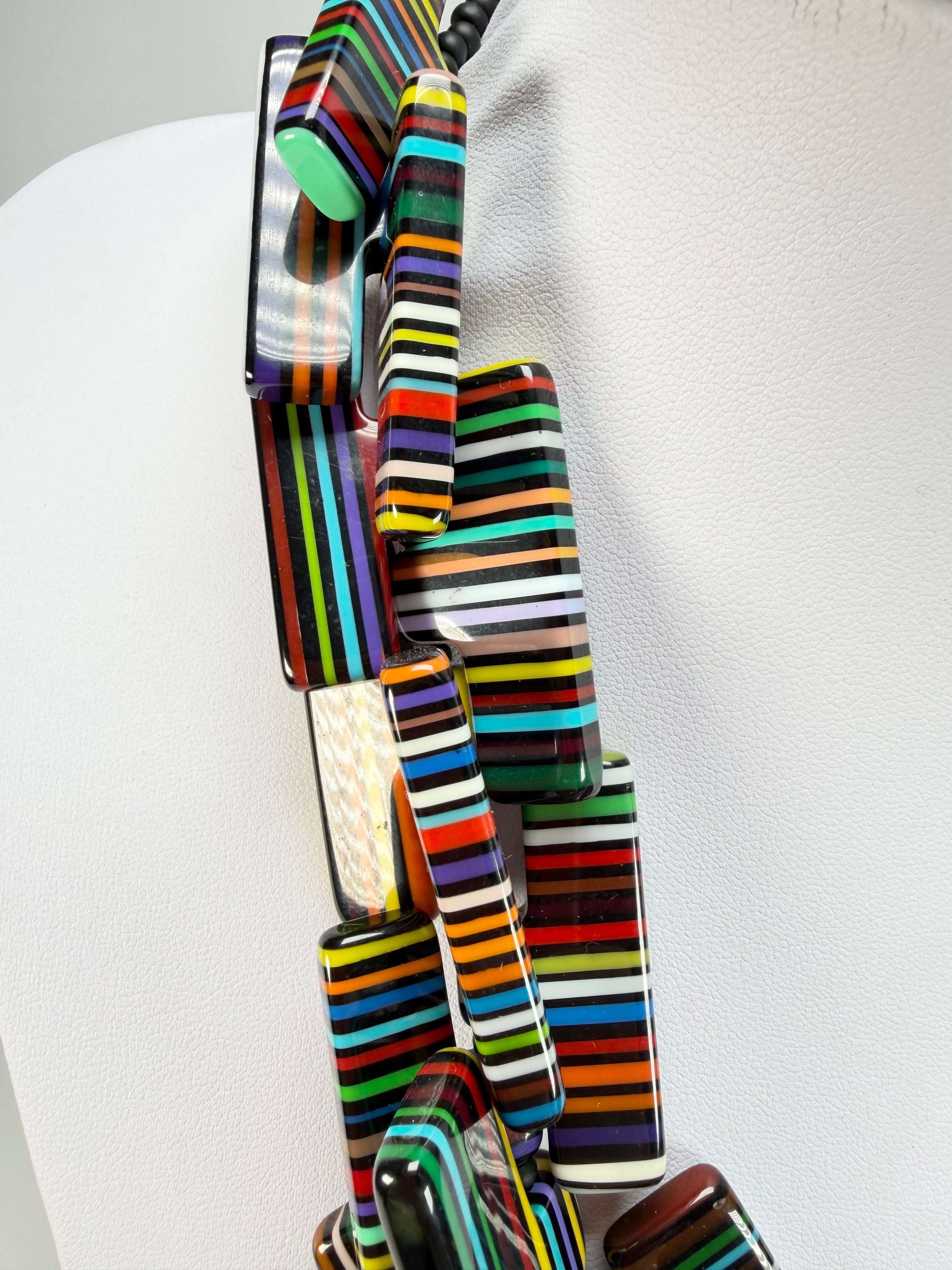 Sobral - Pop Art Noite "Neoconcretismo" Resin Necklace ( 003885 )