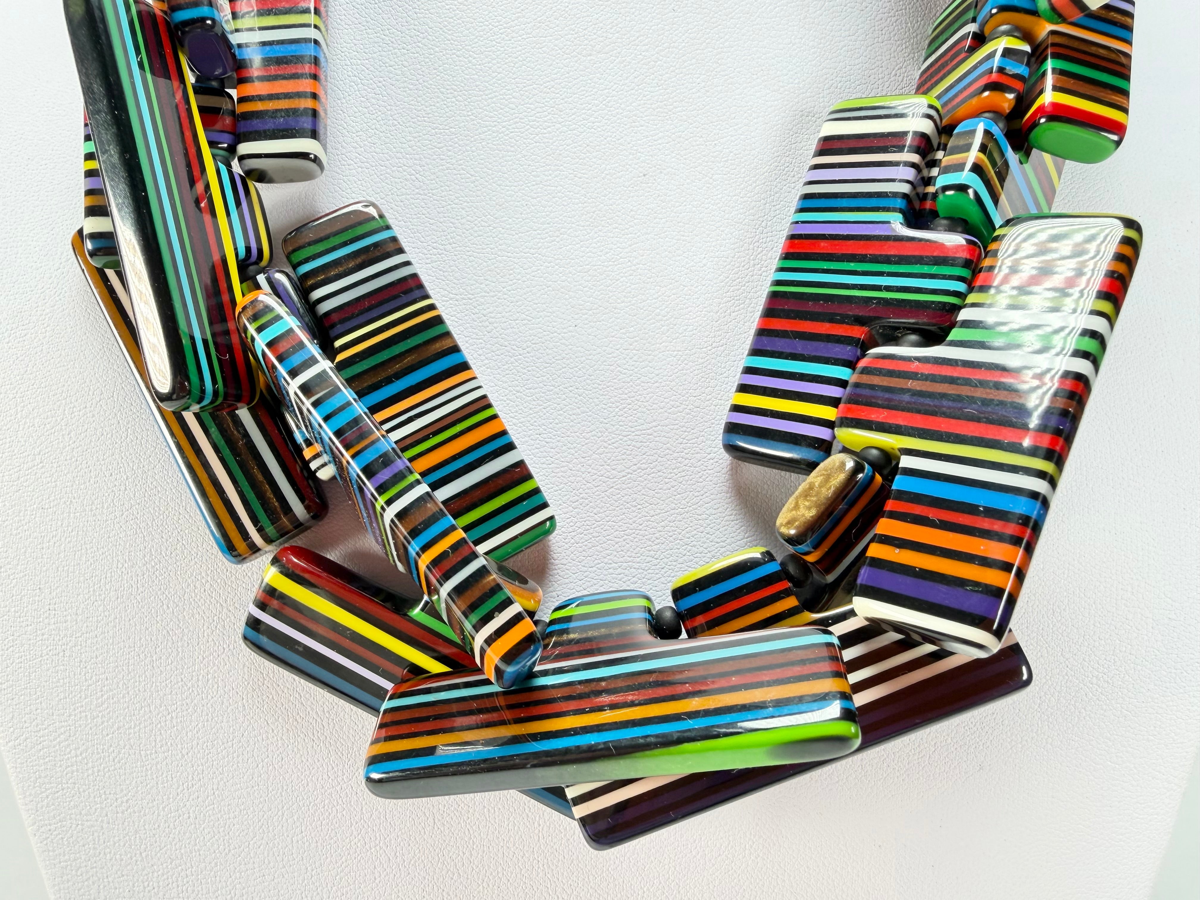 Sobral - Pop Art Noite "Neoconcretismo" Resin Necklace ( 003885 )