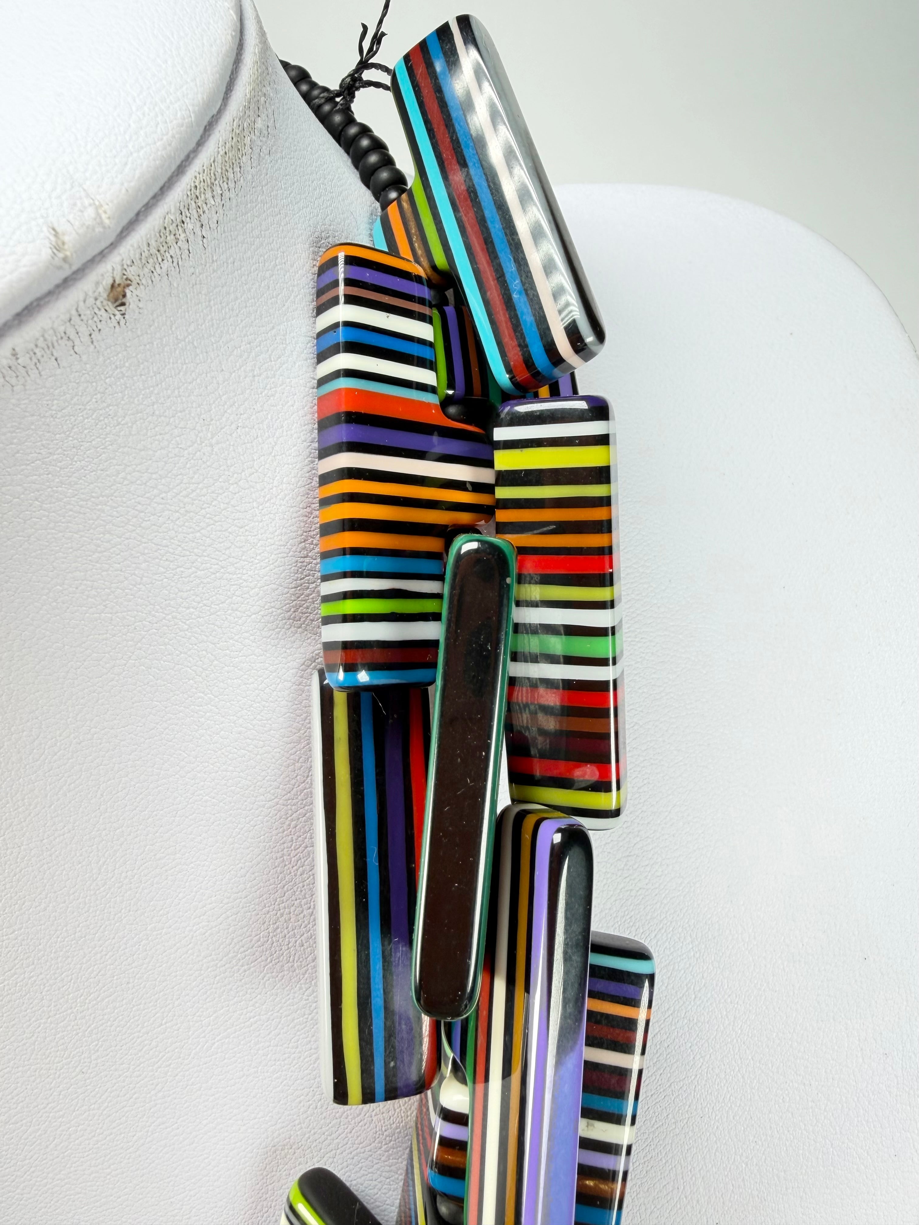 Sobral - Pop Art Noite "Neoconcretismo" Resin Necklace ( 003885 )
