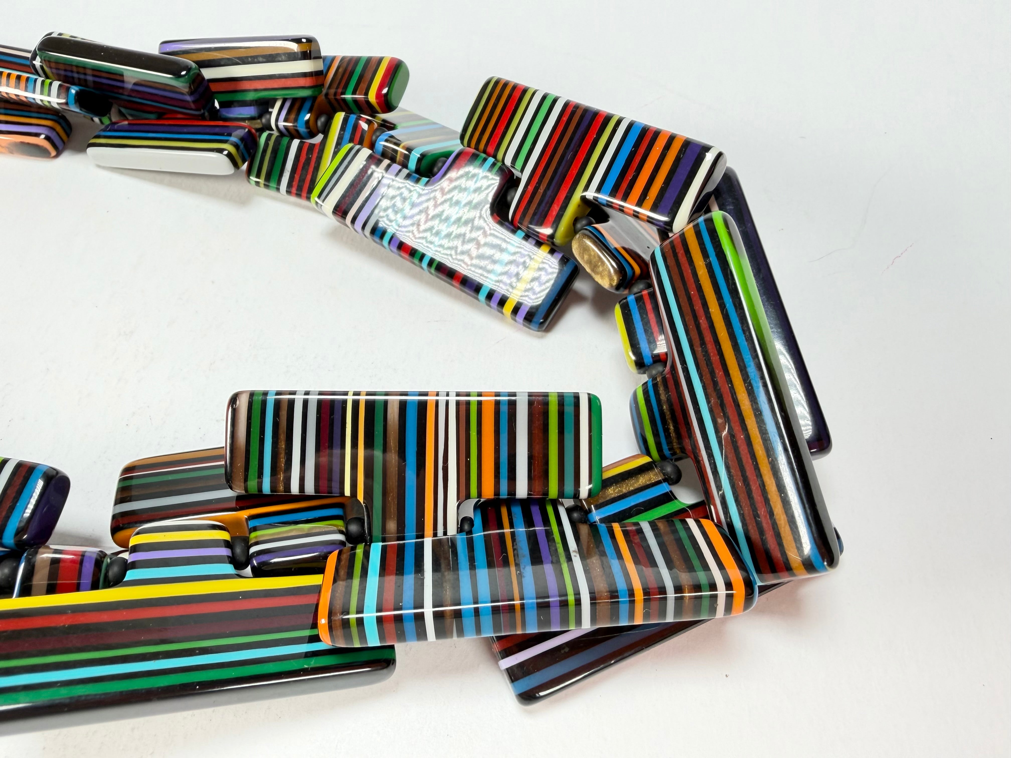 Sobral - Pop Art Noite "Neoconcretismo" Resin Necklace ( 003885 )