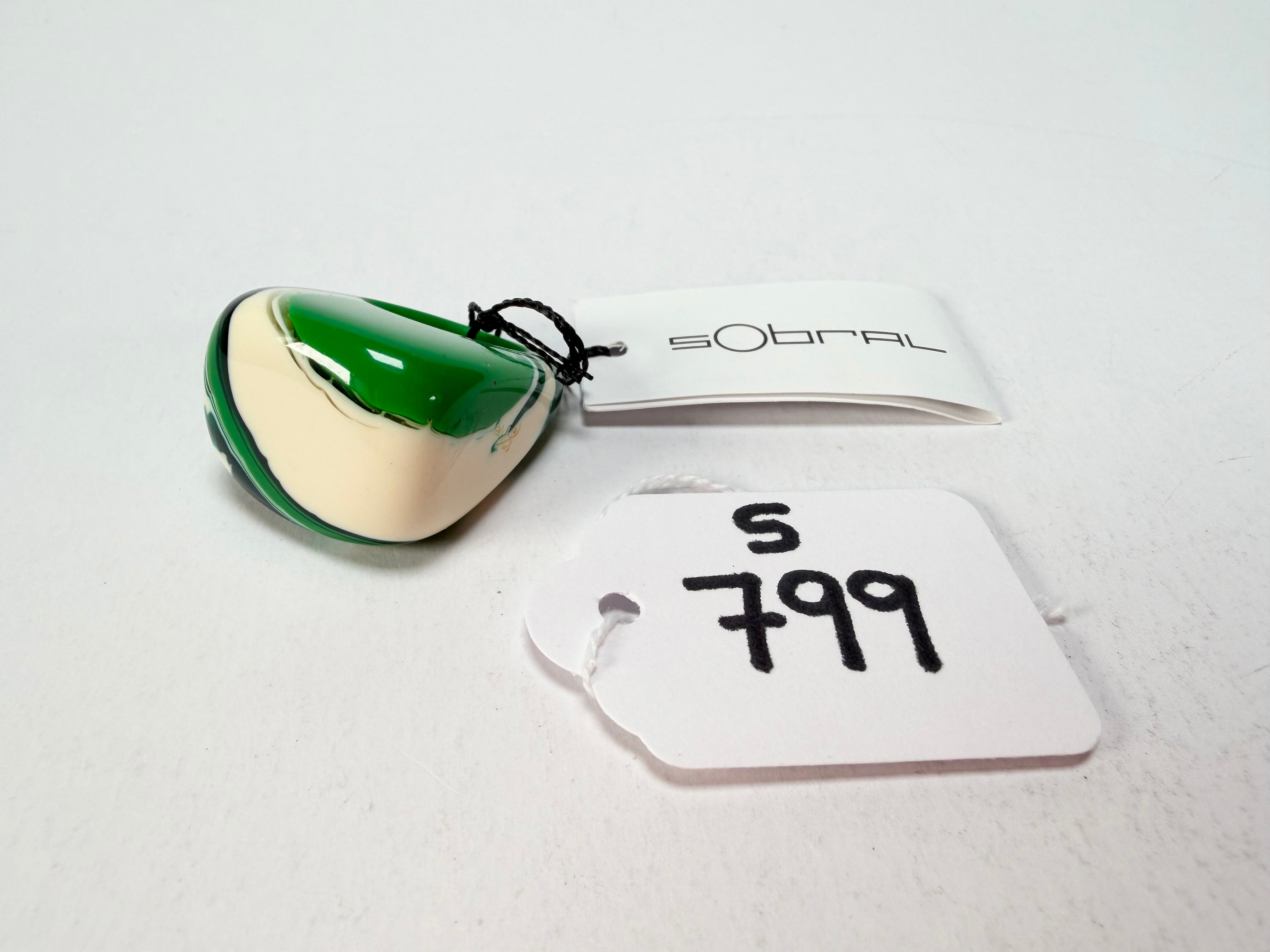 Sobral - Onda Verde "Wave" Green Resin Ring ( 005325 ) - Size UK N / US 7