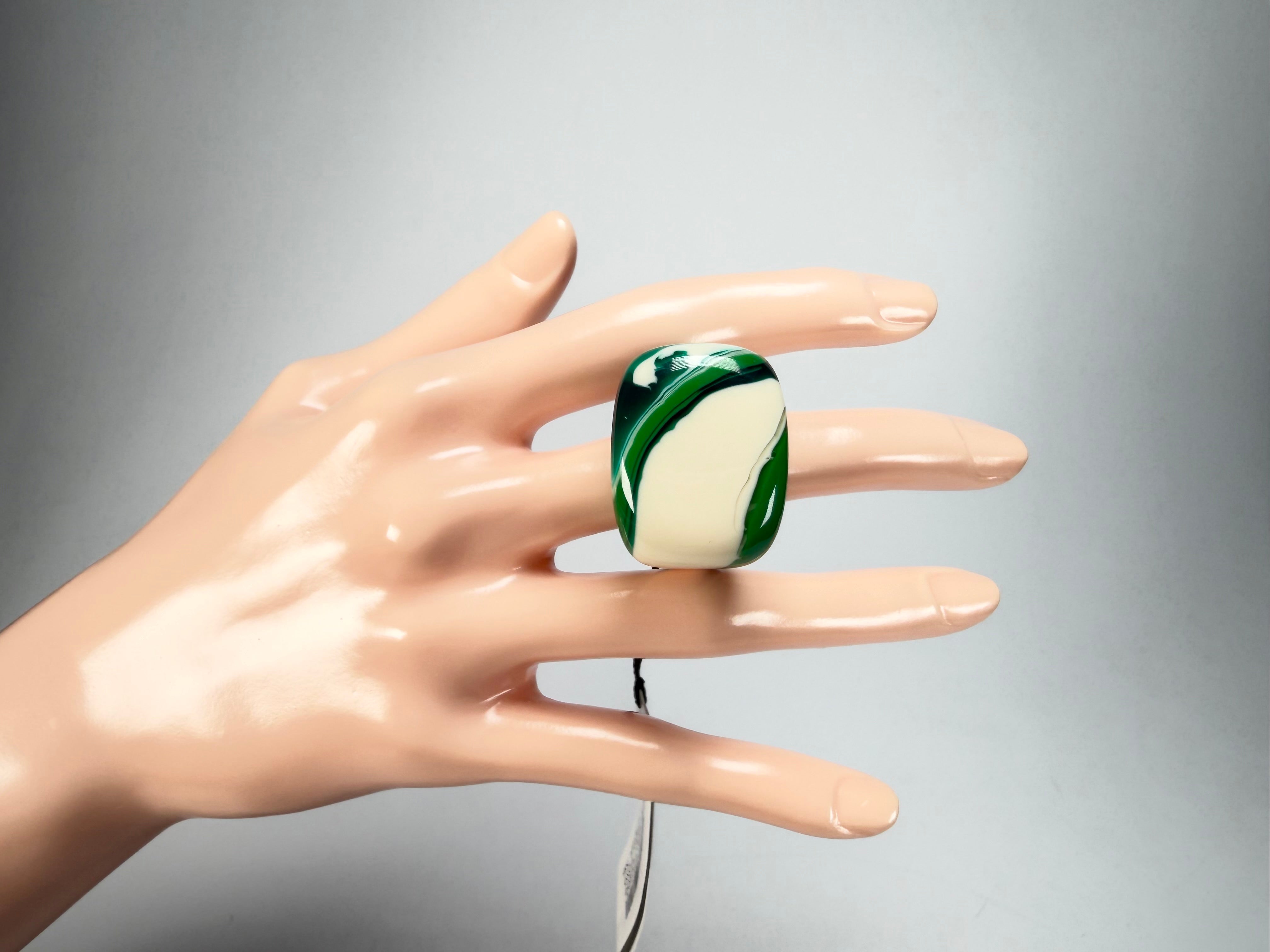 Sobral - Onda Verde "Wave" Green Resin Ring ( 005325 ) - Size UK N / US 7