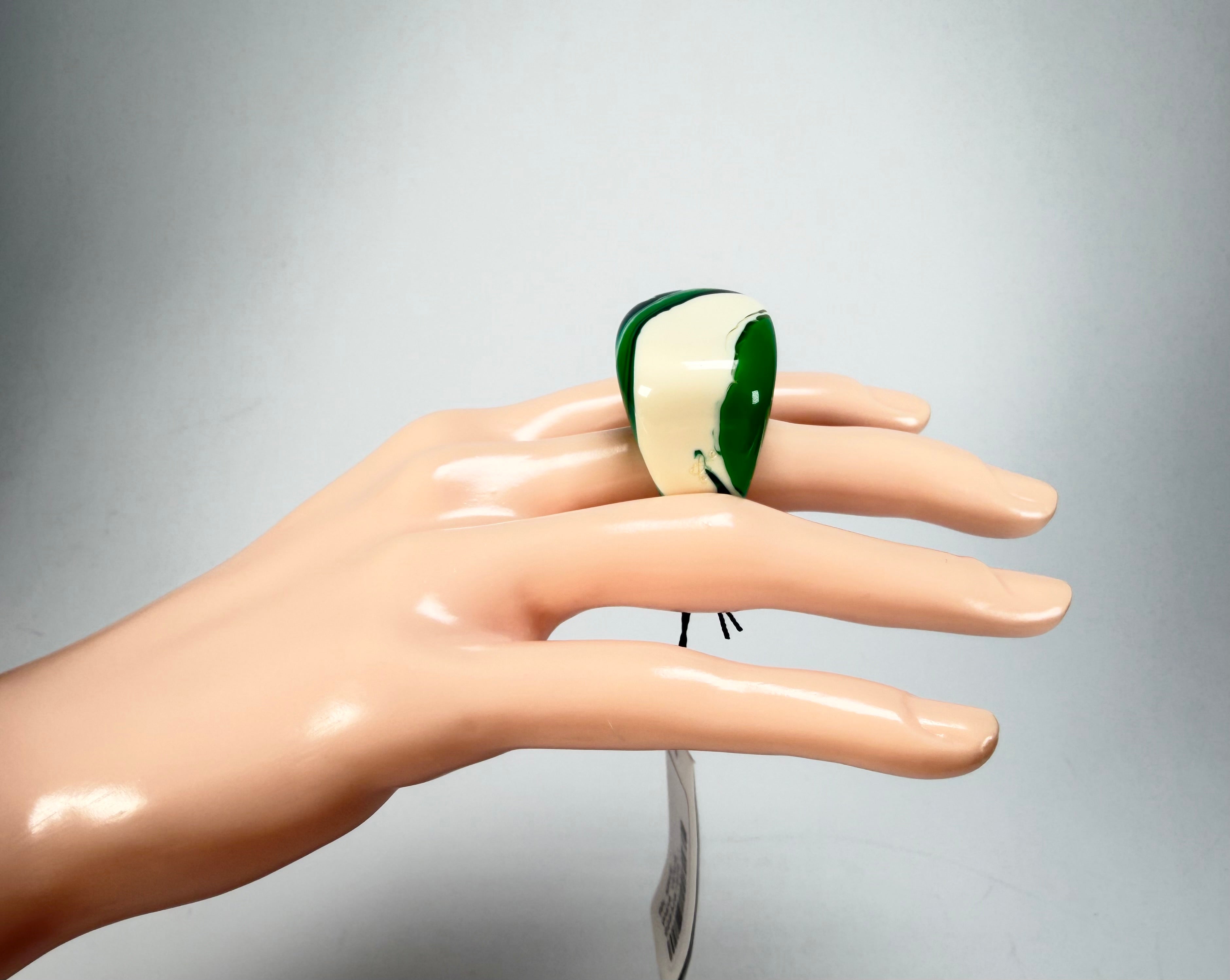 Sobral - Onda Verde "Wave" Green Resin Ring ( 005325 ) - Size UK N / US 7