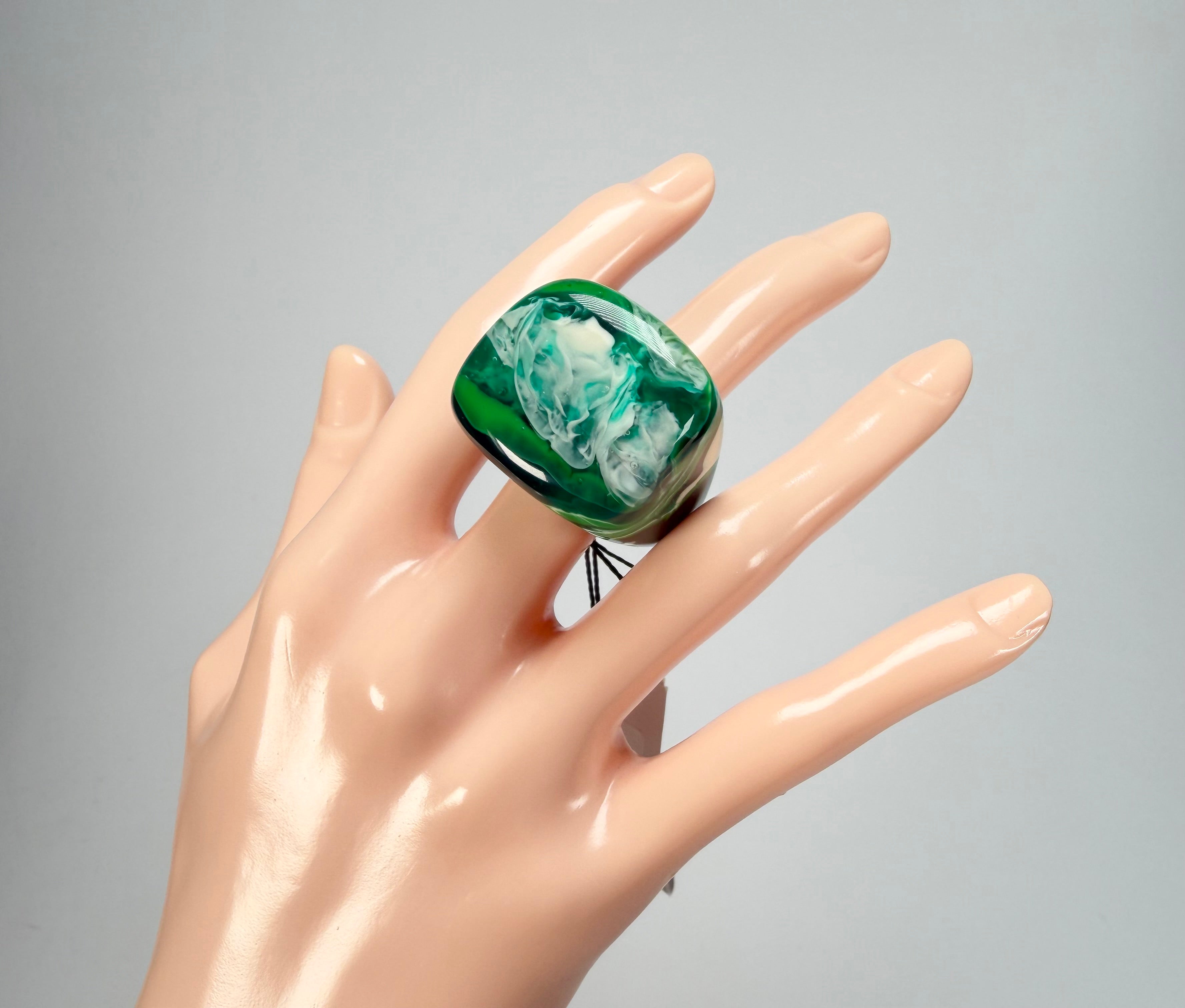 Sobral - Onda Verde "Wave" Green Resin Ring ( 005325 ) - Size UK P / US 8