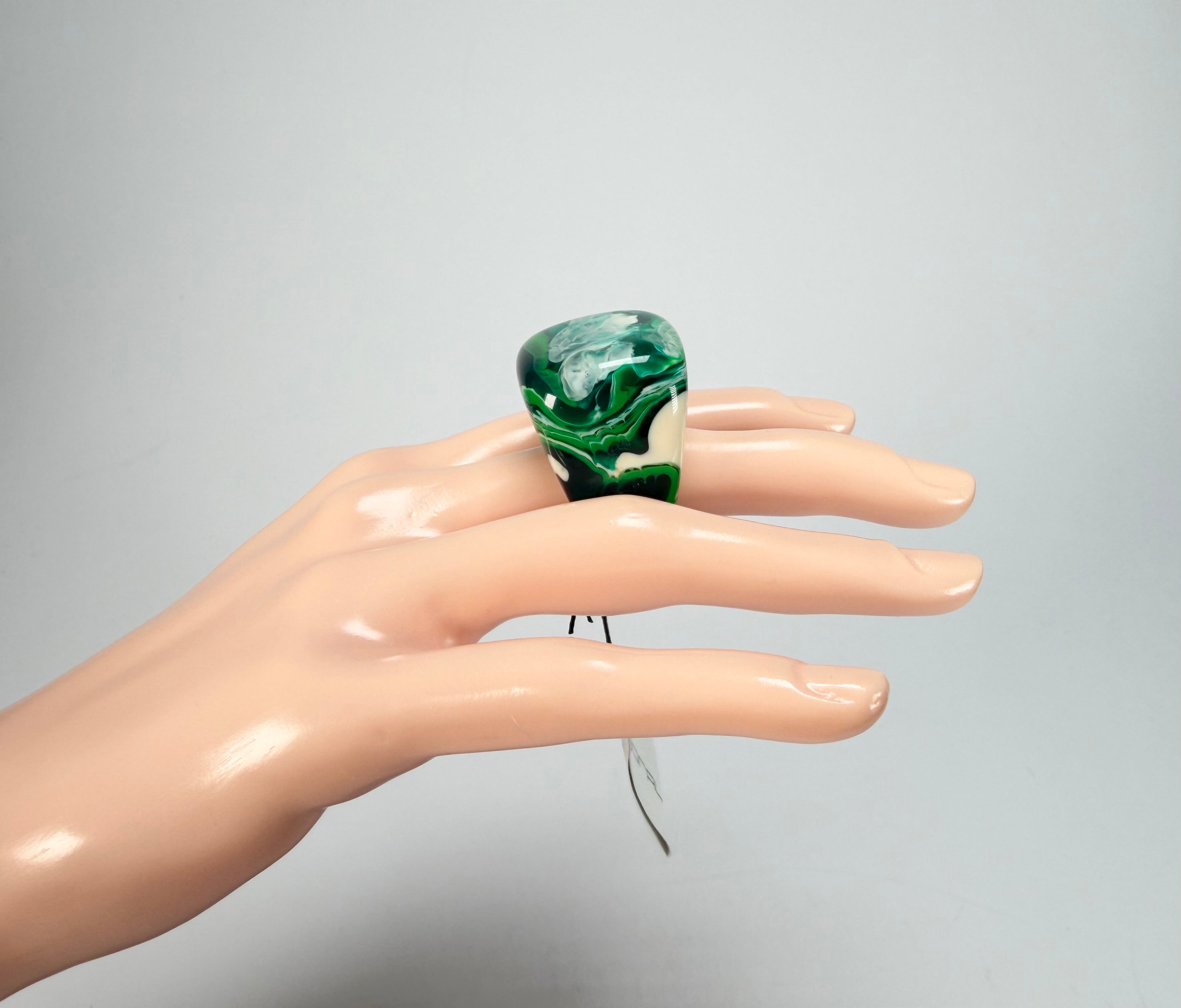 Sobral - Onda Verde "Wave" Green Resin Ring ( 005325 ) - Size UK P / US 8