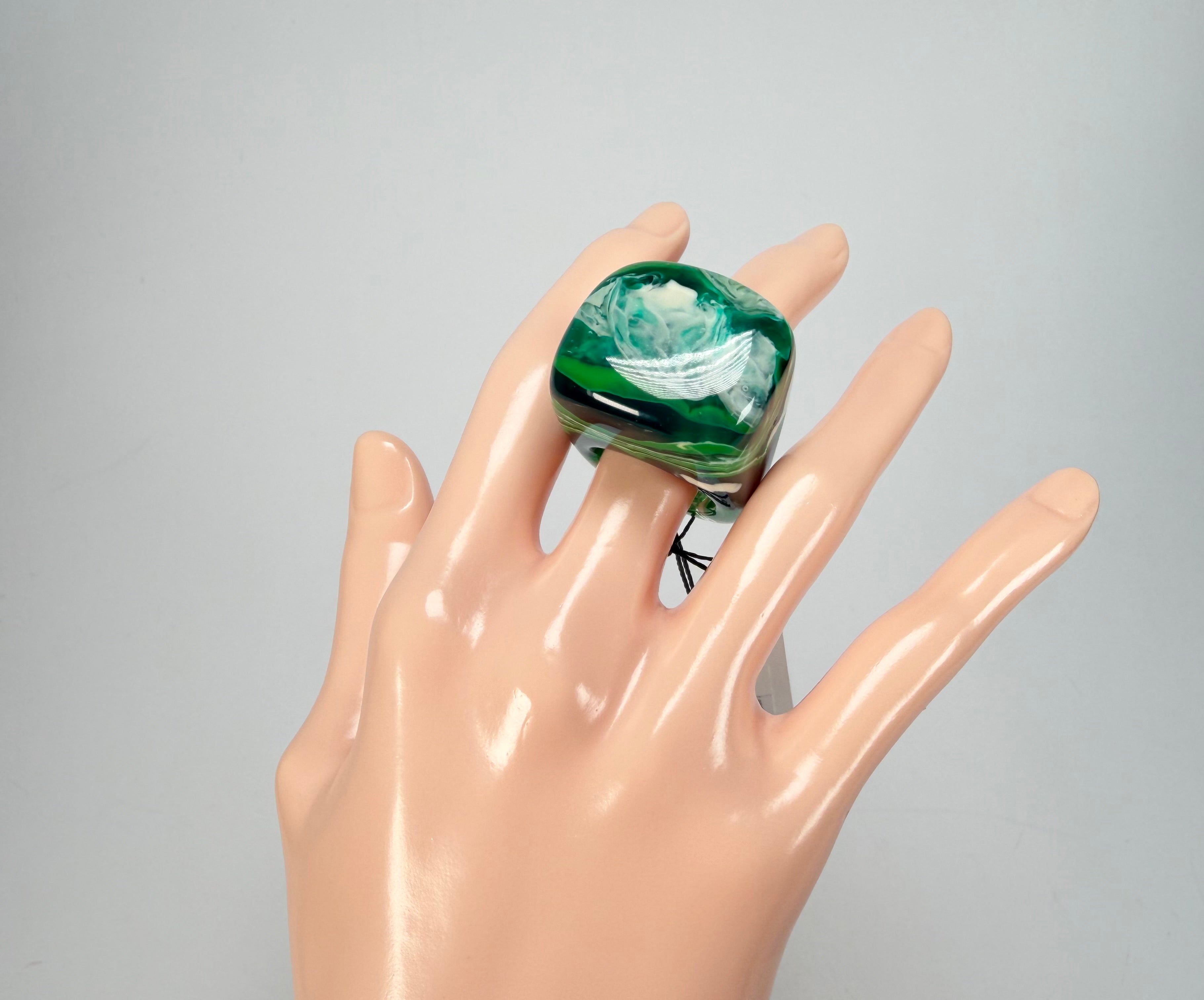 Sobral - Onda Verde "Wave" Green Resin Ring ( 005325 ) - Size UK P / US 8