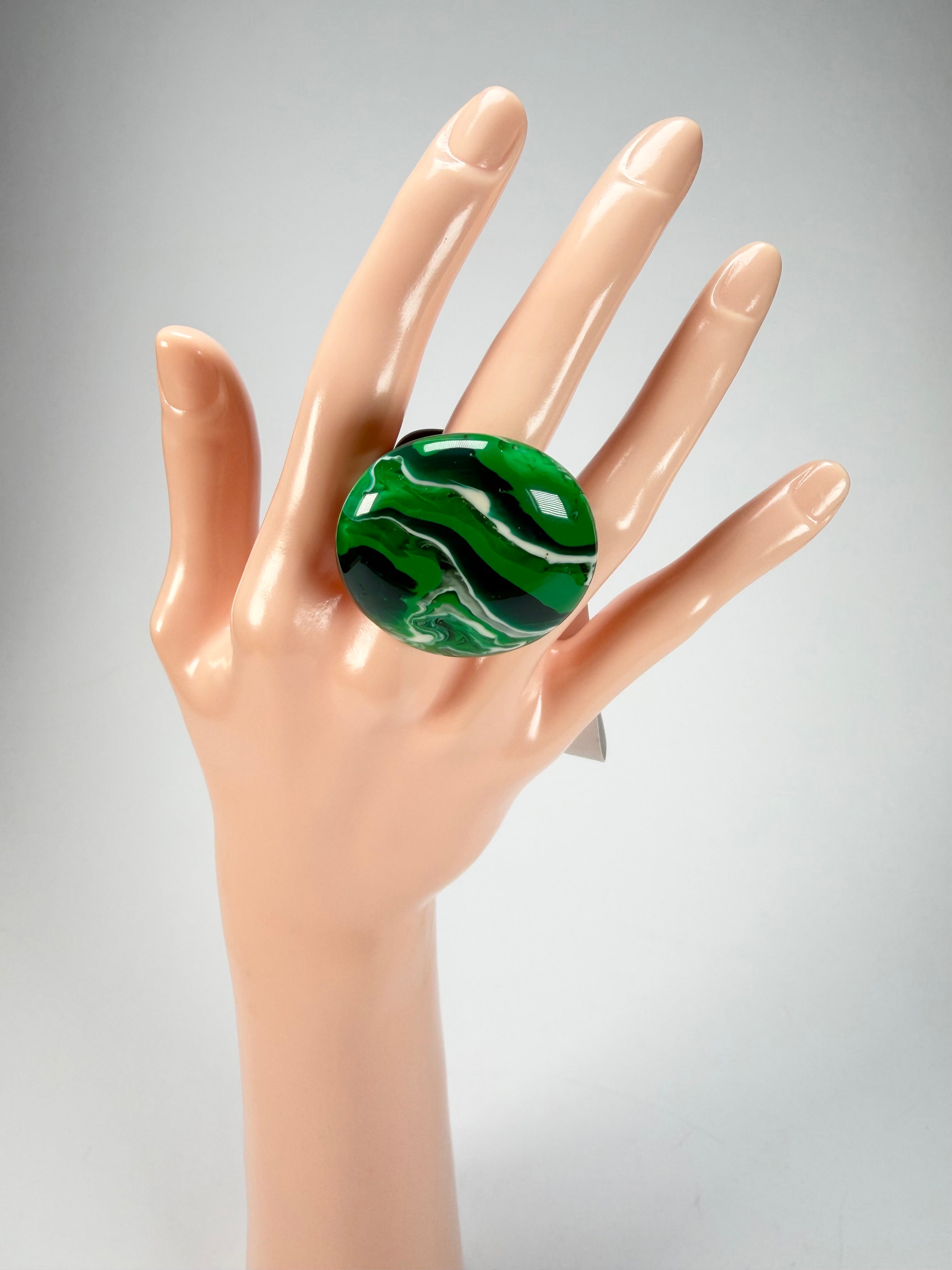 Sobral - Onda Verde "Onda Circle" Green Resin Ring ( 005324 ) - Size UK S / US 9