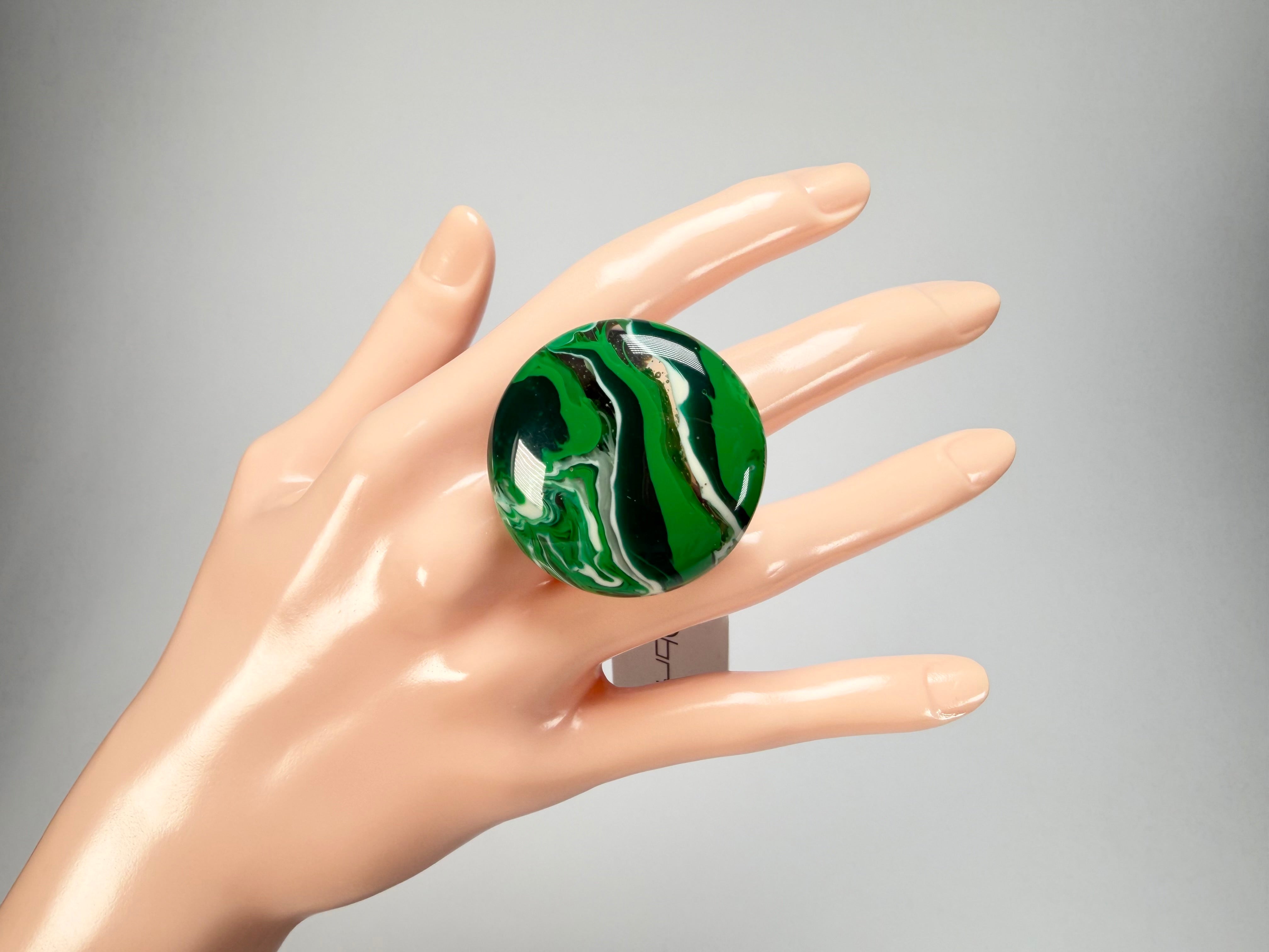 Sobral - Onda Verde "Onda Circle" Green Resin Ring ( 005324 ) - Size UK S / US 9