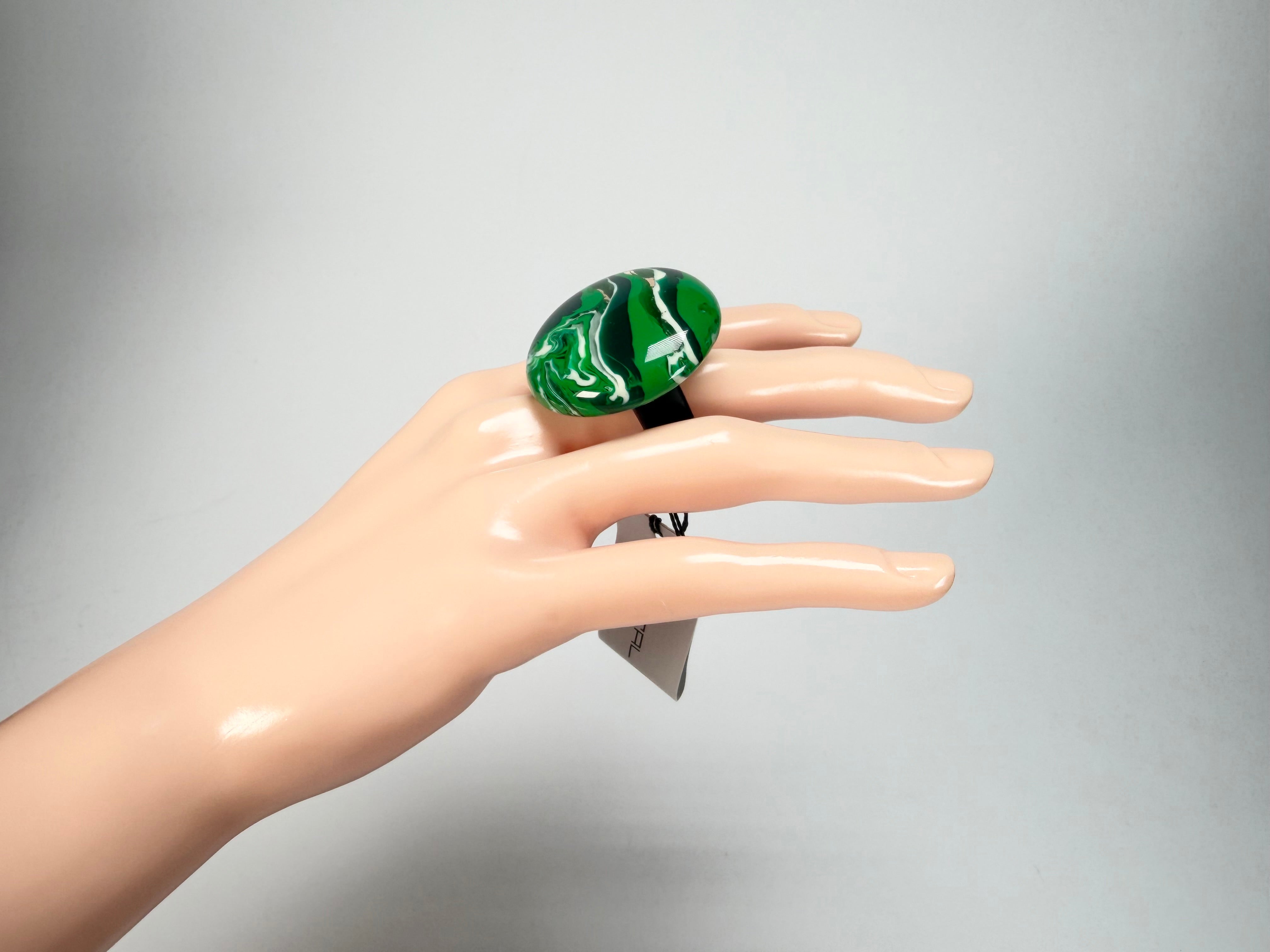 Sobral - Onda Verde "Onda Circle" Green Resin Ring ( 005324 ) - Size UK S / US 9