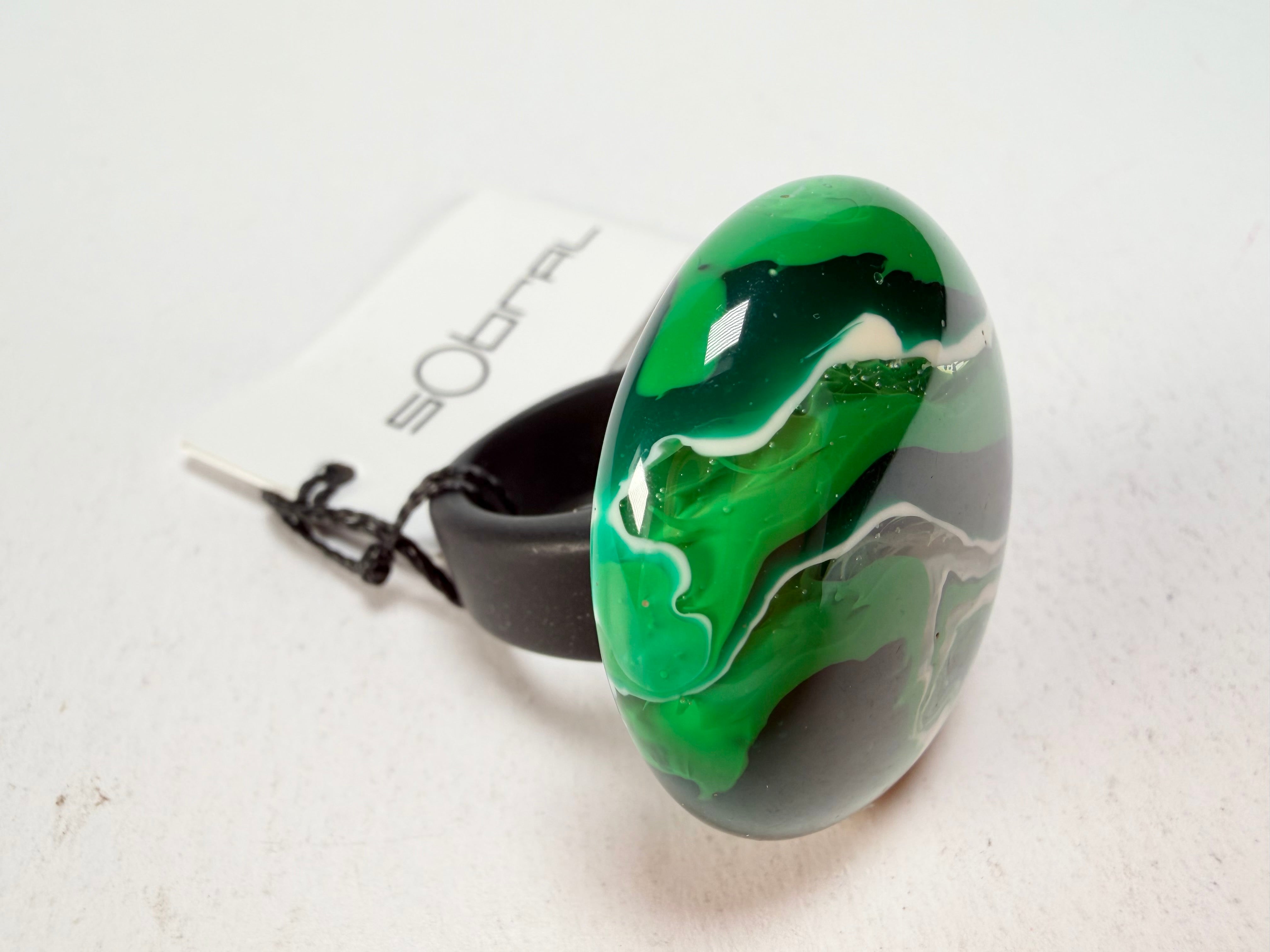 Sobral - Onda Verde "Onda Circle" Green Resin Ring ( 005324 ) - Size UK S / US 9