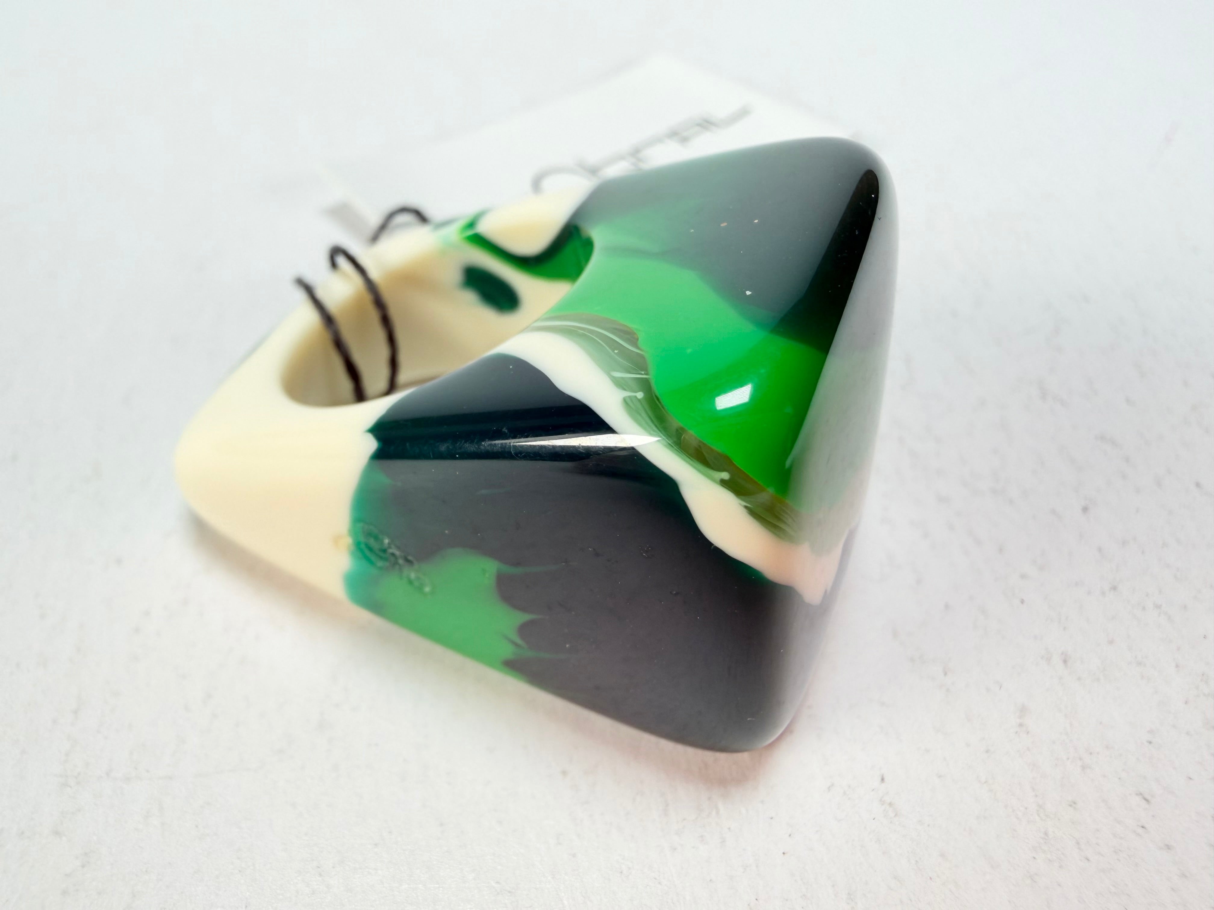 Sobral - Onda Verde "Wave" Green Resin Ring ( 005325 ) - Size UK R / US 8.5