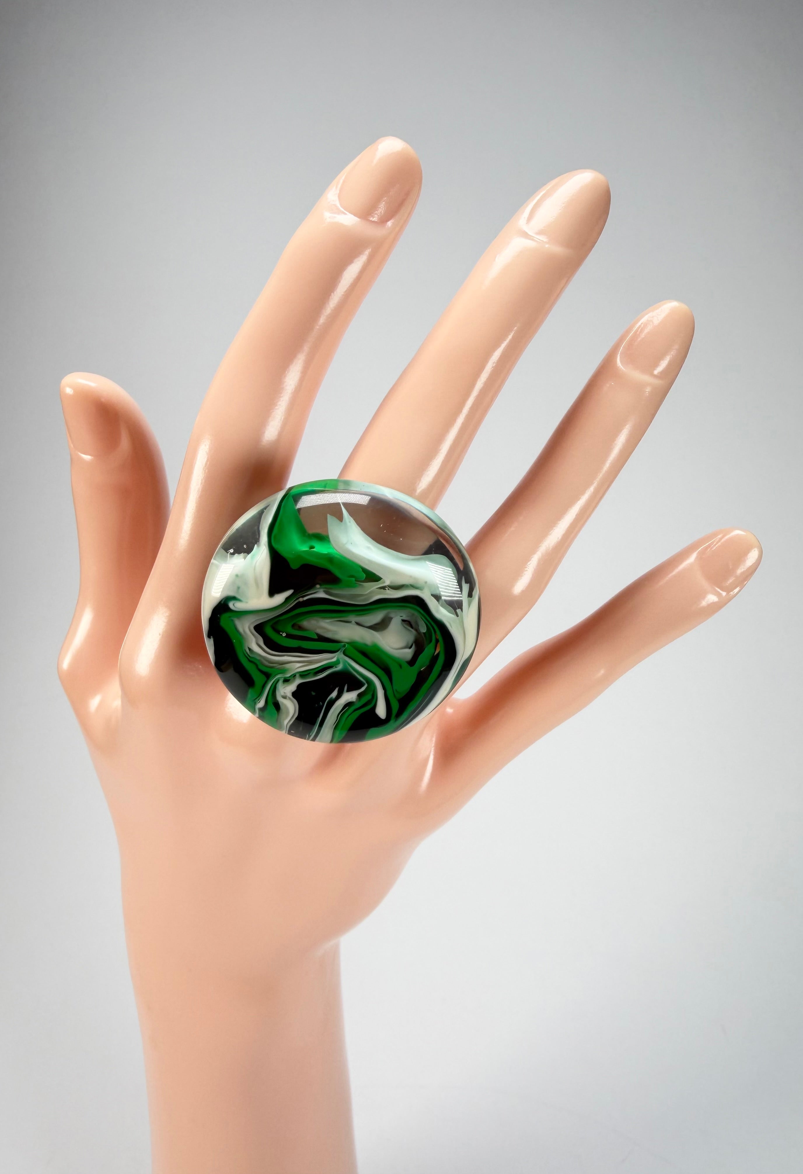 Sobral - Onda Verde "Onda Circle" Green Resin Ring ( 005324 ) - Size UK V / US 10.5