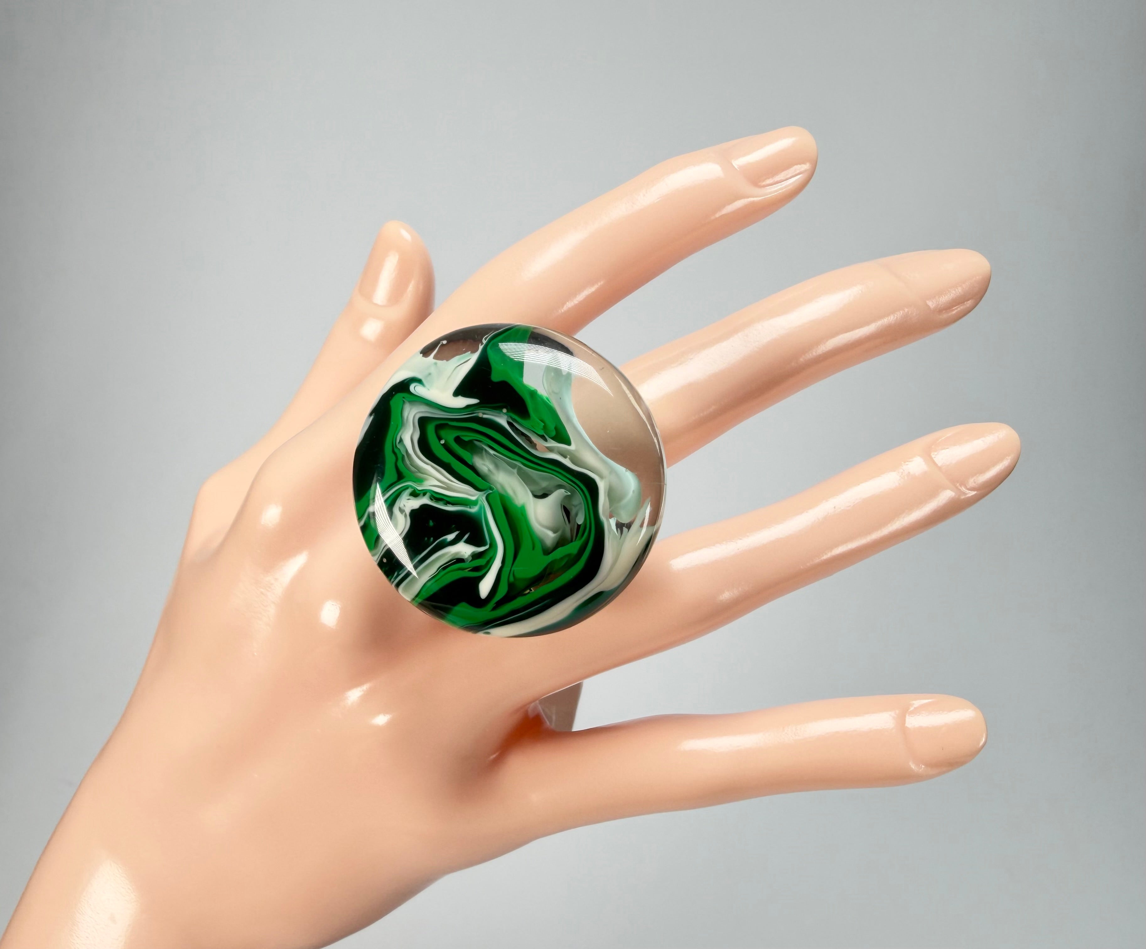 Sobral - Onda Verde "Onda Circle" Green Resin Ring ( 005324 ) - Size UK V / US 10.5