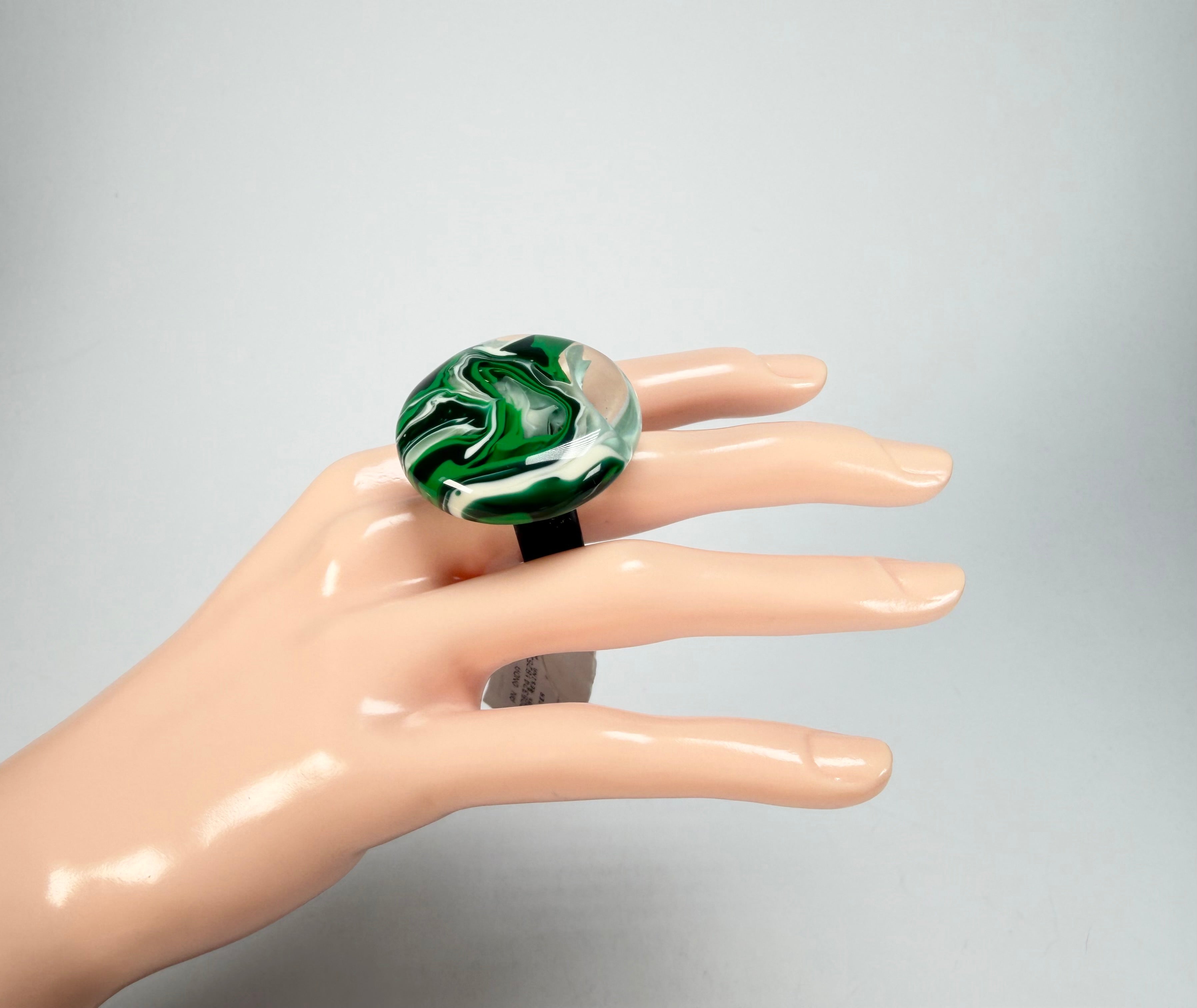 Sobral - Onda Verde "Onda Circle" Green Resin Ring ( 005324 ) - Size UK V / US 10.5