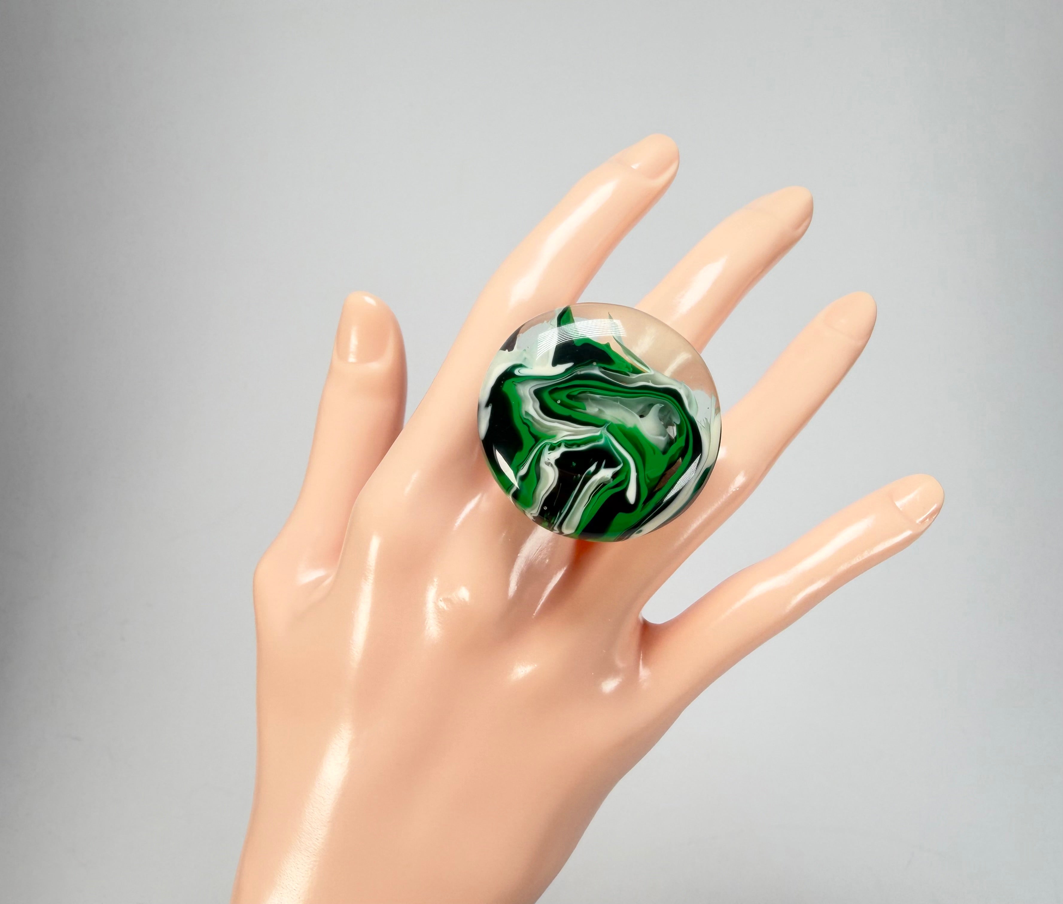 Sobral - Onda Verde "Onda Circle" Green Resin Ring ( 005324 ) - Size UK V / US 10.5