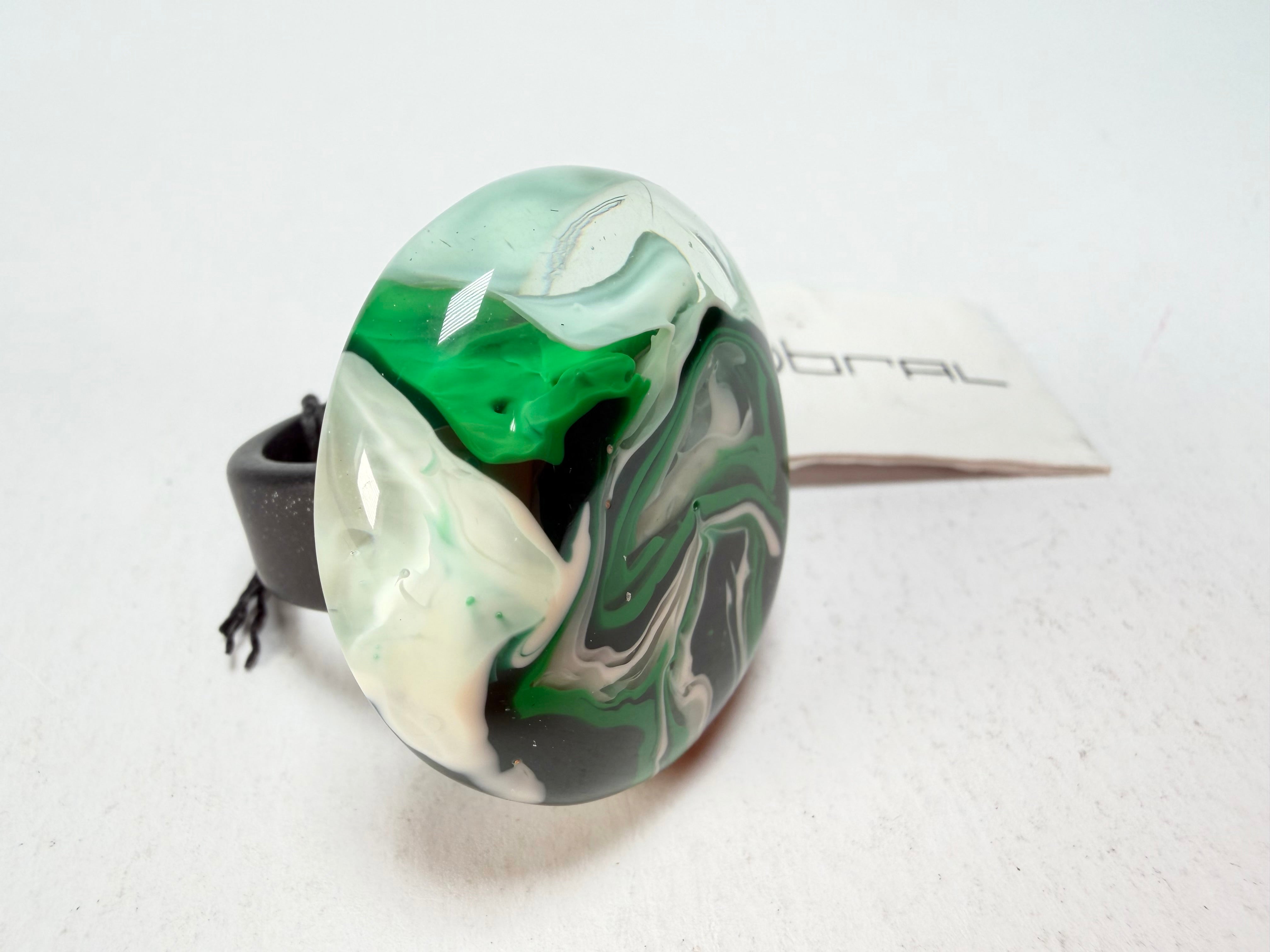 Sobral - Onda Verde "Onda Circle" Green Resin Ring ( 005324 ) - Size UK V / US 10.5