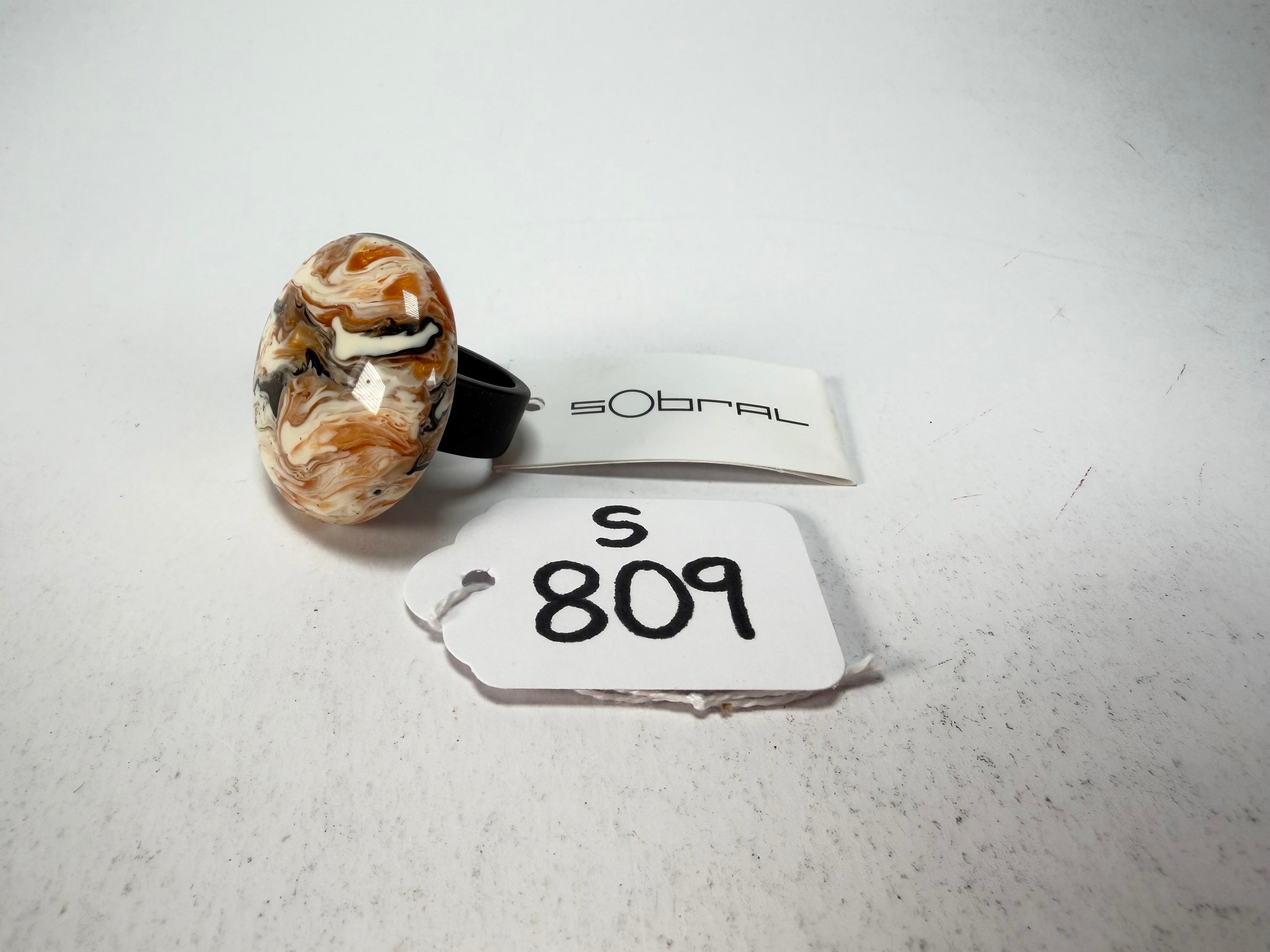 Sobral - Carmelo "Onda Circle" Resin Ring ( 005324 ) - Size UK O / US 7