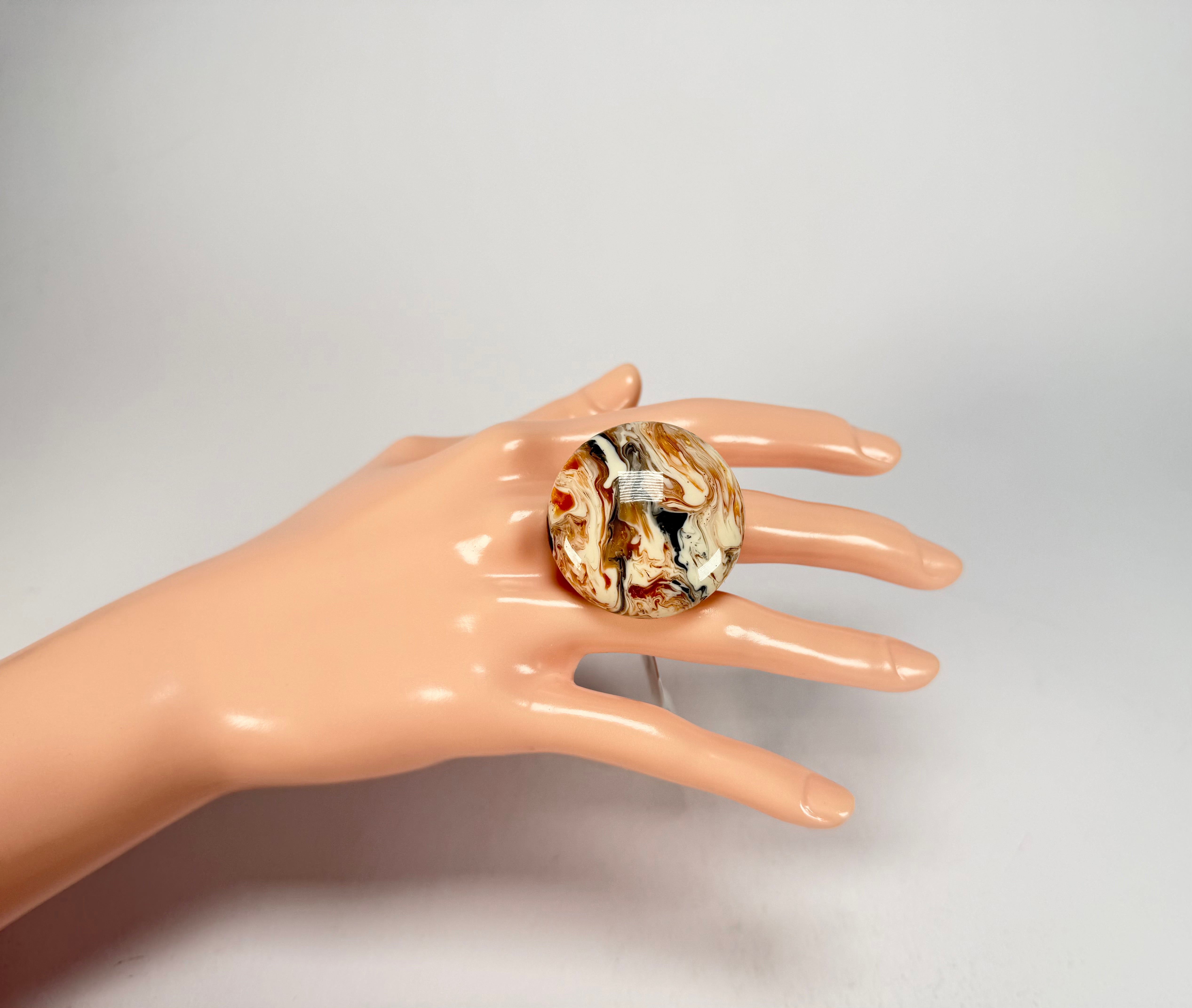 Sobral - Carmelo "Onda Circle" Resin Ring ( 005324 ) - Size UK O / US 7