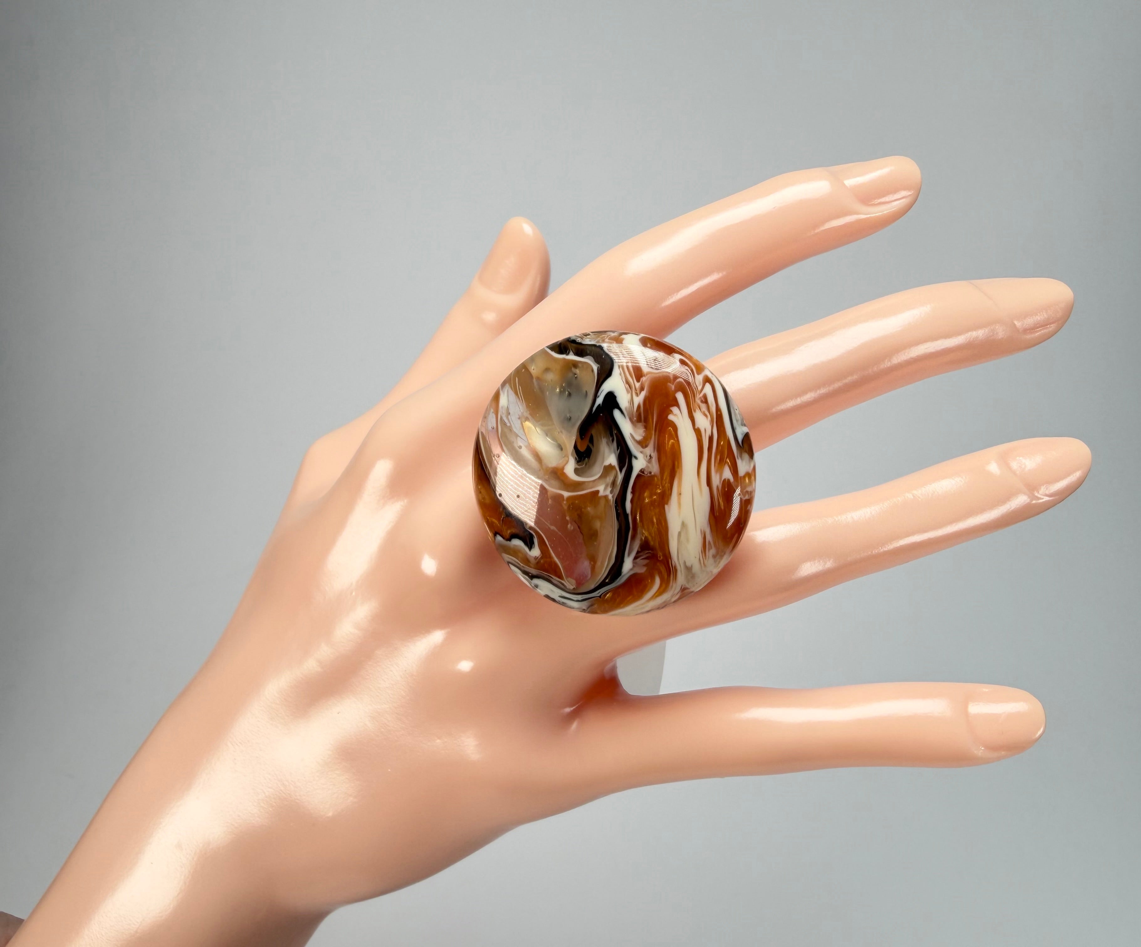 Sobral - Carmelo "Onda Circle" Resin Ring ( 005324 ) - Size UK R / US 8.5