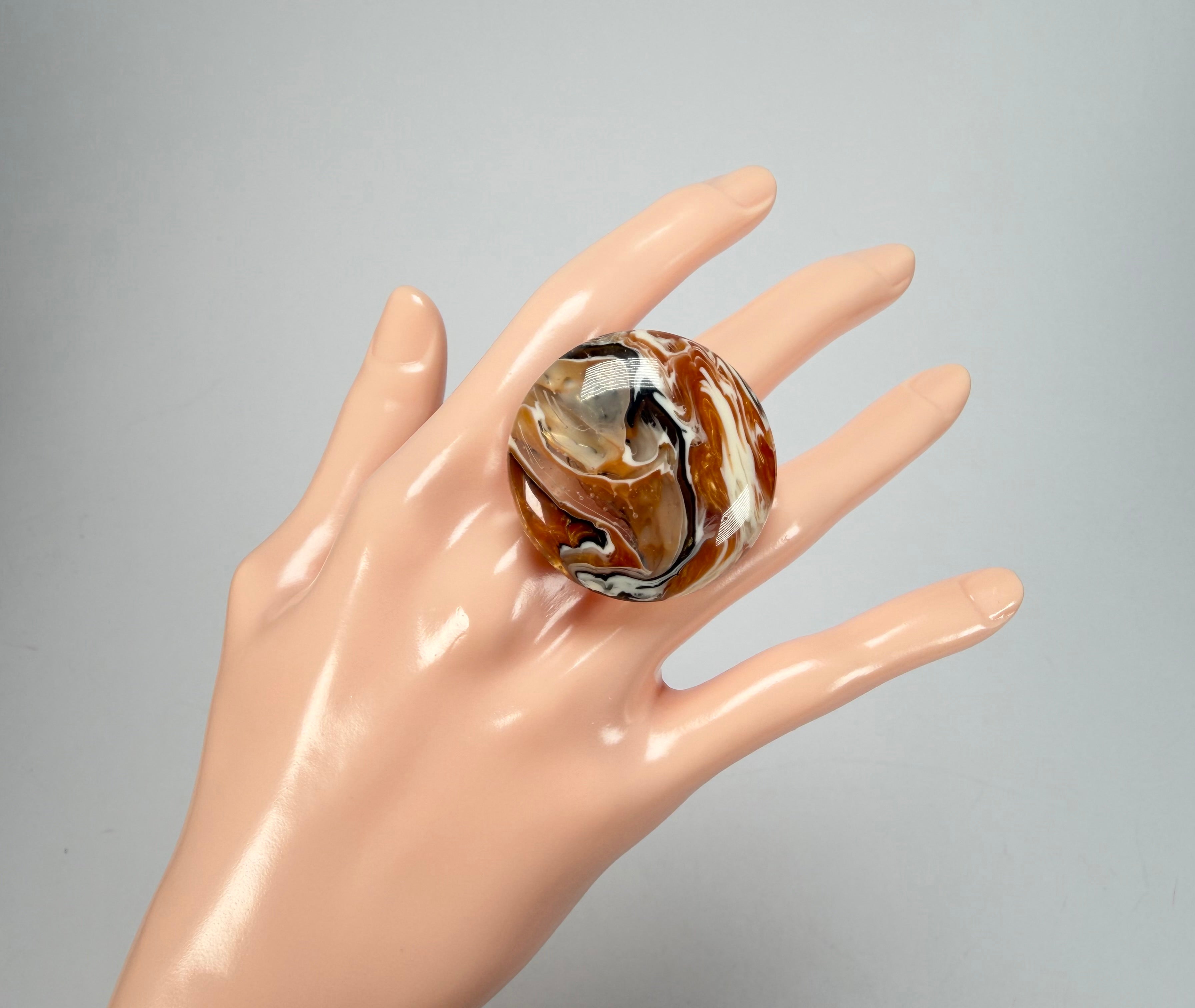 Sobral - Carmelo "Onda Circle" Resin Ring ( 005324 ) - Size UK R / US 8.5