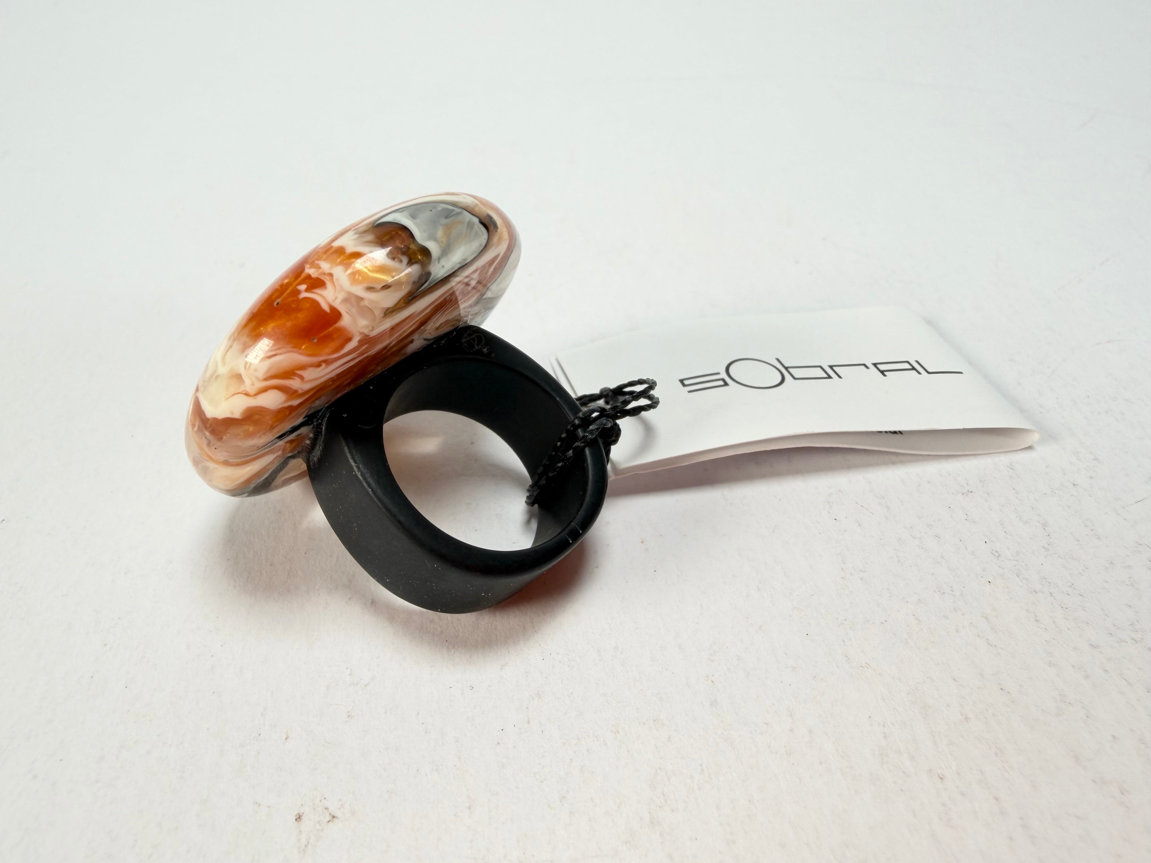 Sobral - Carmelo "Onda Circle" Resin Ring ( 005324 ) - Size UK R / US 8.5