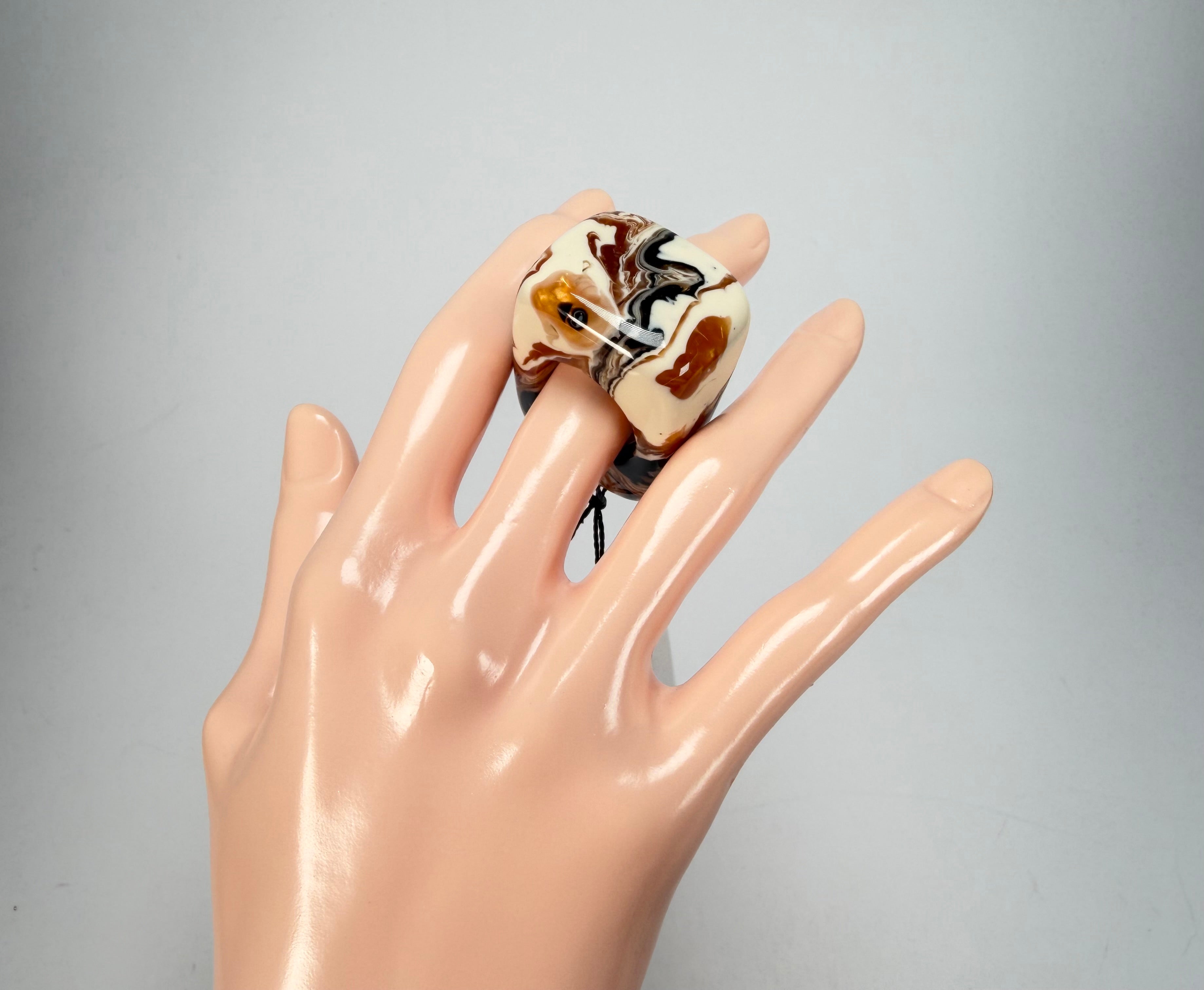 Sobral - Carmelo "Wave" Resin Ring ( 005325 ) - Size UK O / US 7.5