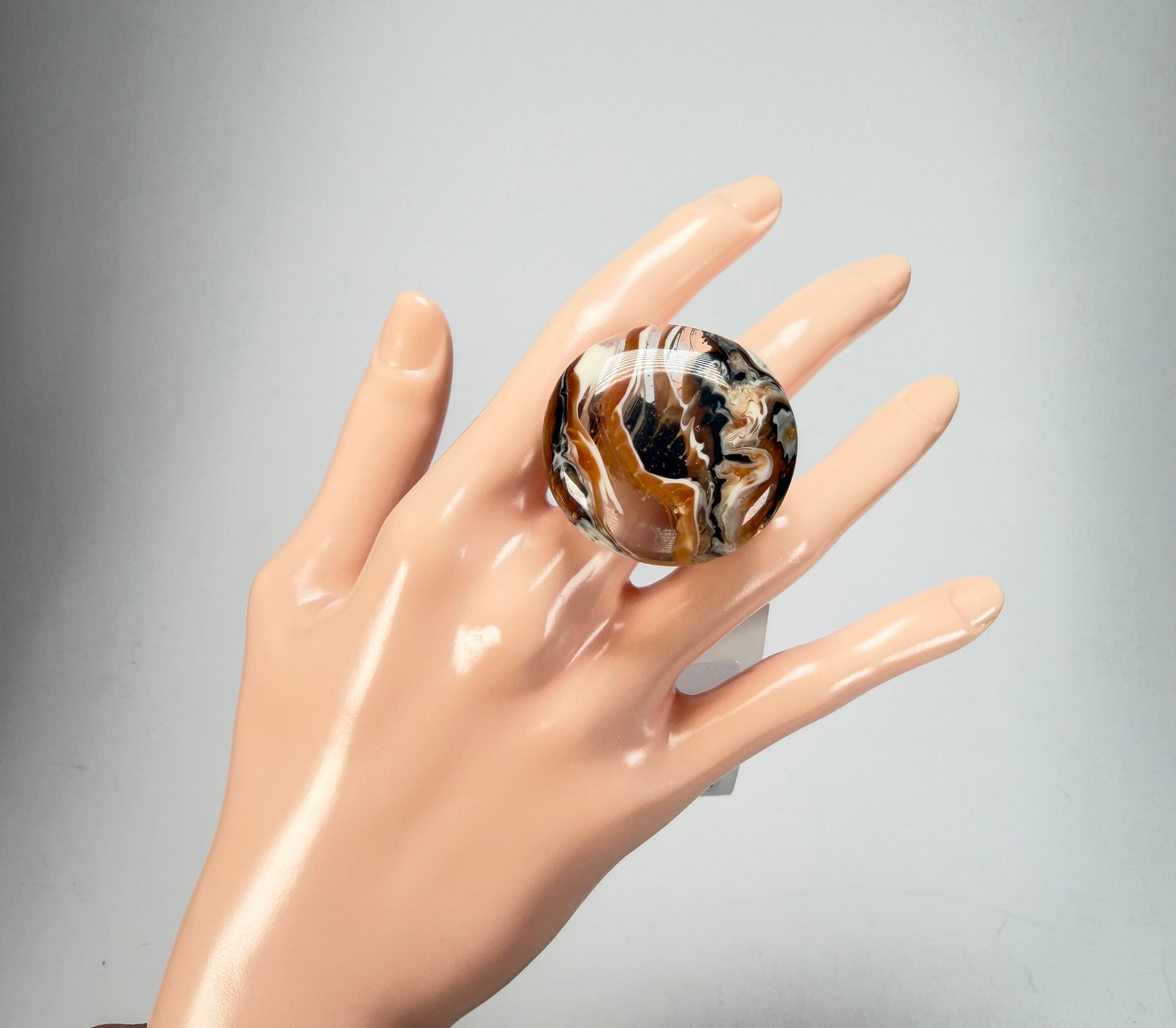 Sobral - Carmelo "Onda Circle" Resin Ring ( 005324 ) - Size UK S / US 9