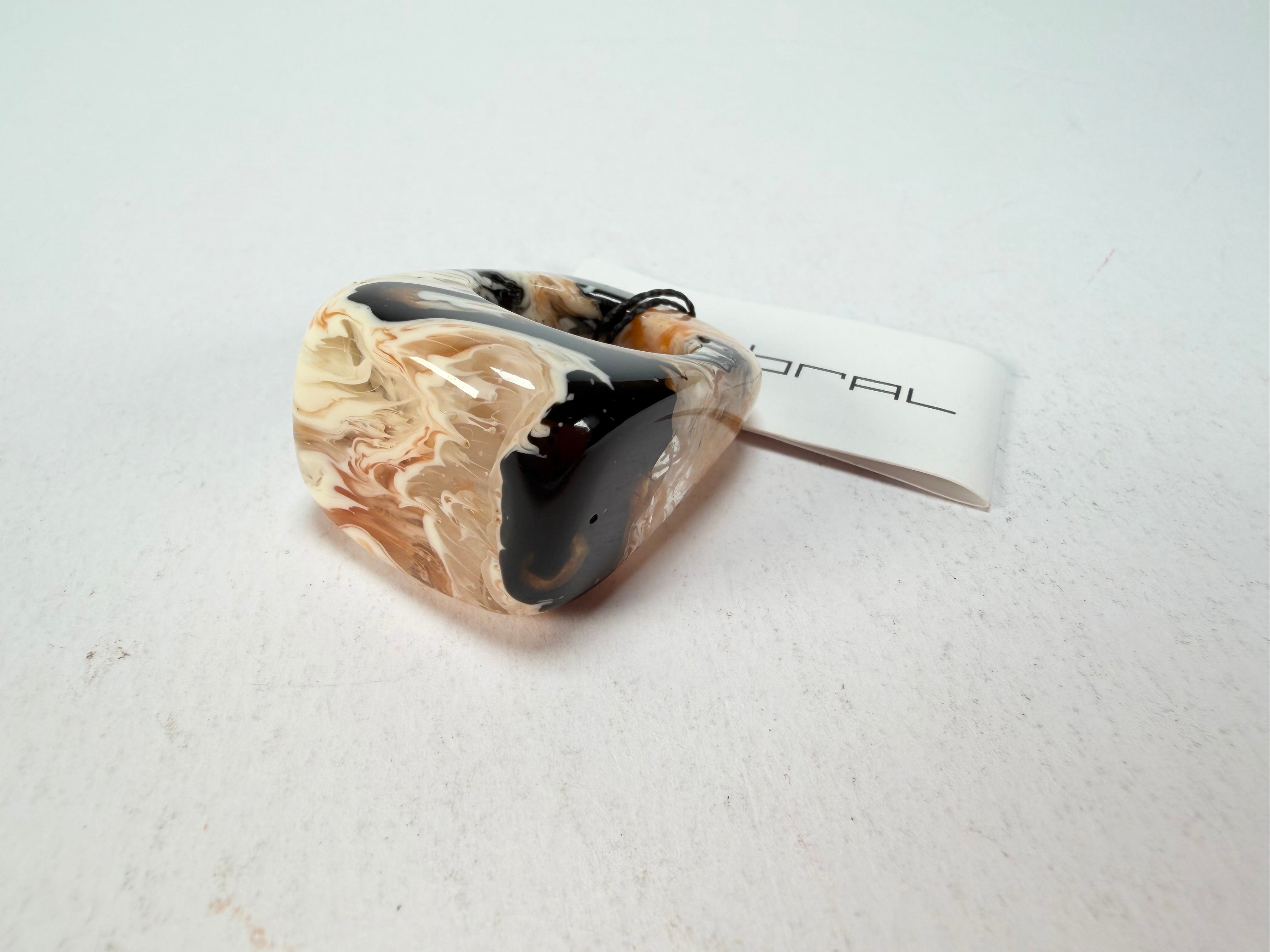 Sobral - Carmelo "Wave" Resin Ring ( 005325 ) - Size UK R / US 9