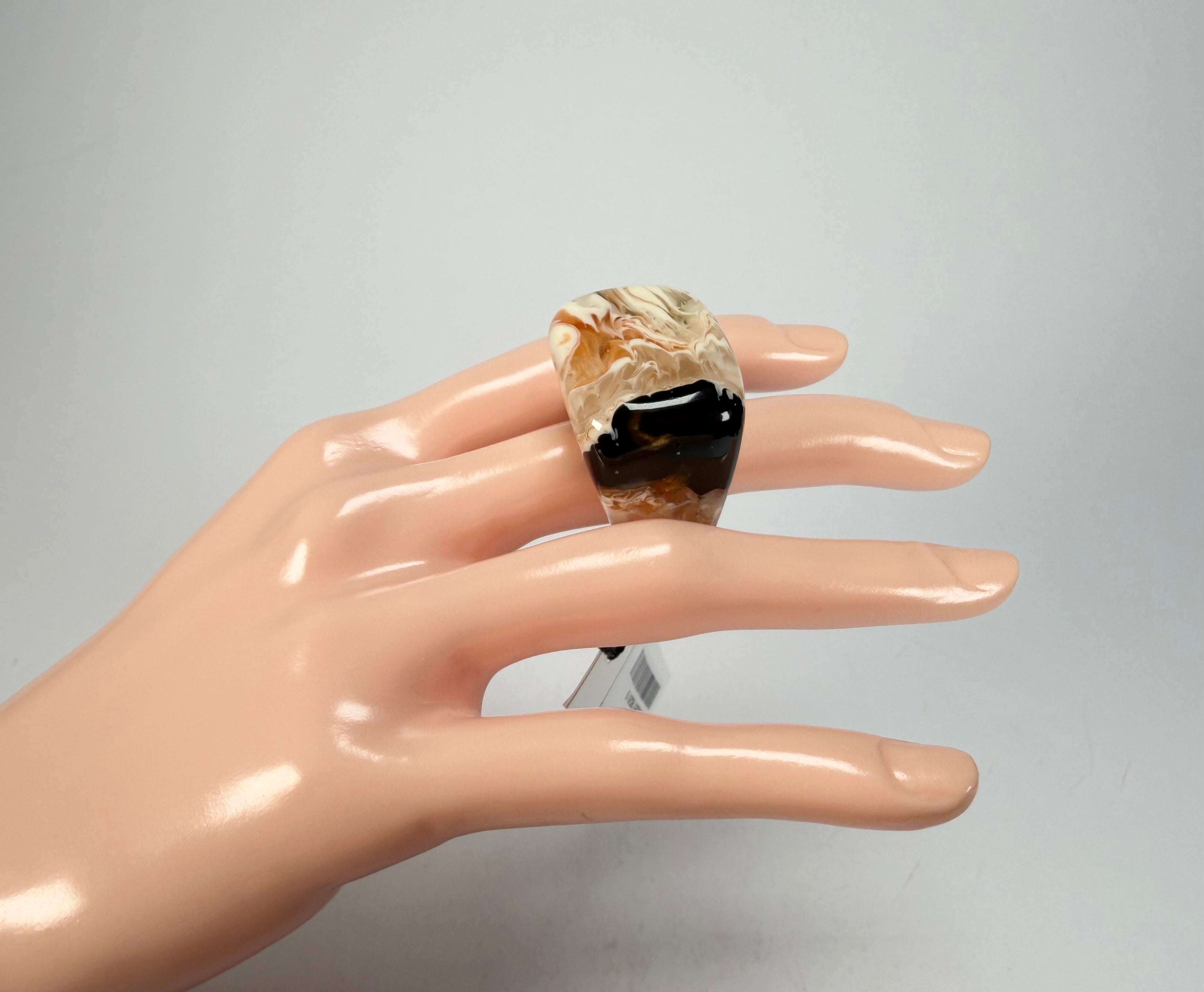 Sobral - Carmelo "Wave" Resin Ring ( 005325 ) - Size UK R / US 9
