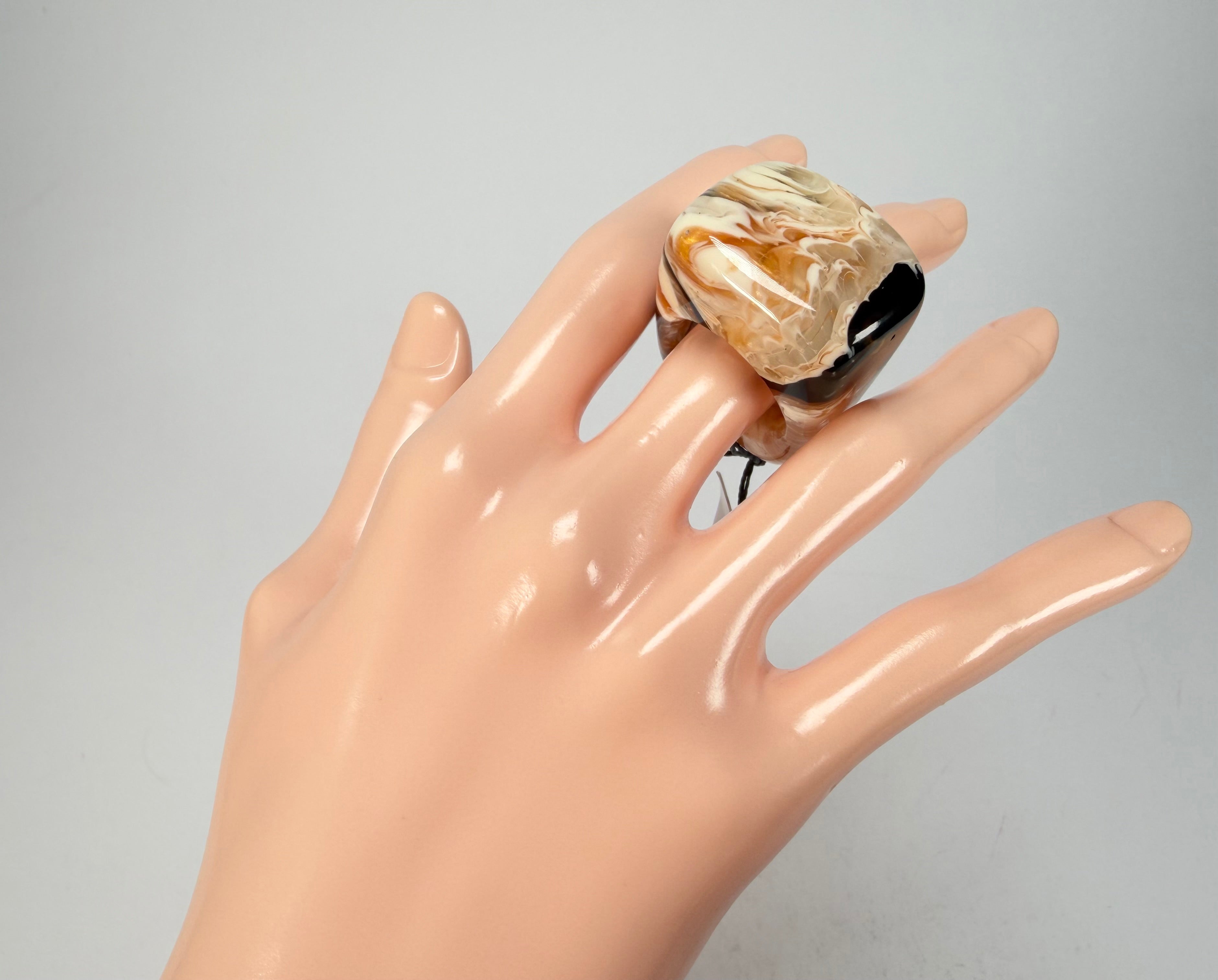 Sobral - Carmelo "Wave" Resin Ring ( 005325 ) - Size UK R / US 9