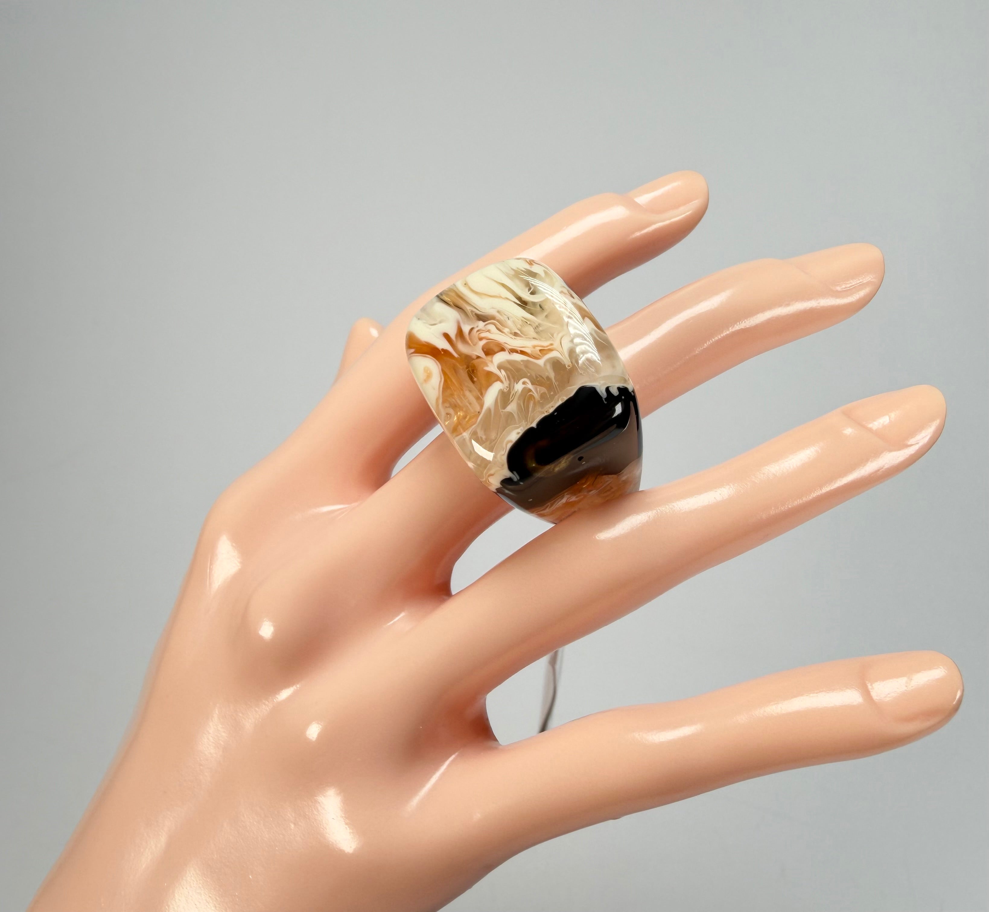 Sobral - Carmelo "Wave" Resin Ring ( 005325 ) - Size UK R / US 9