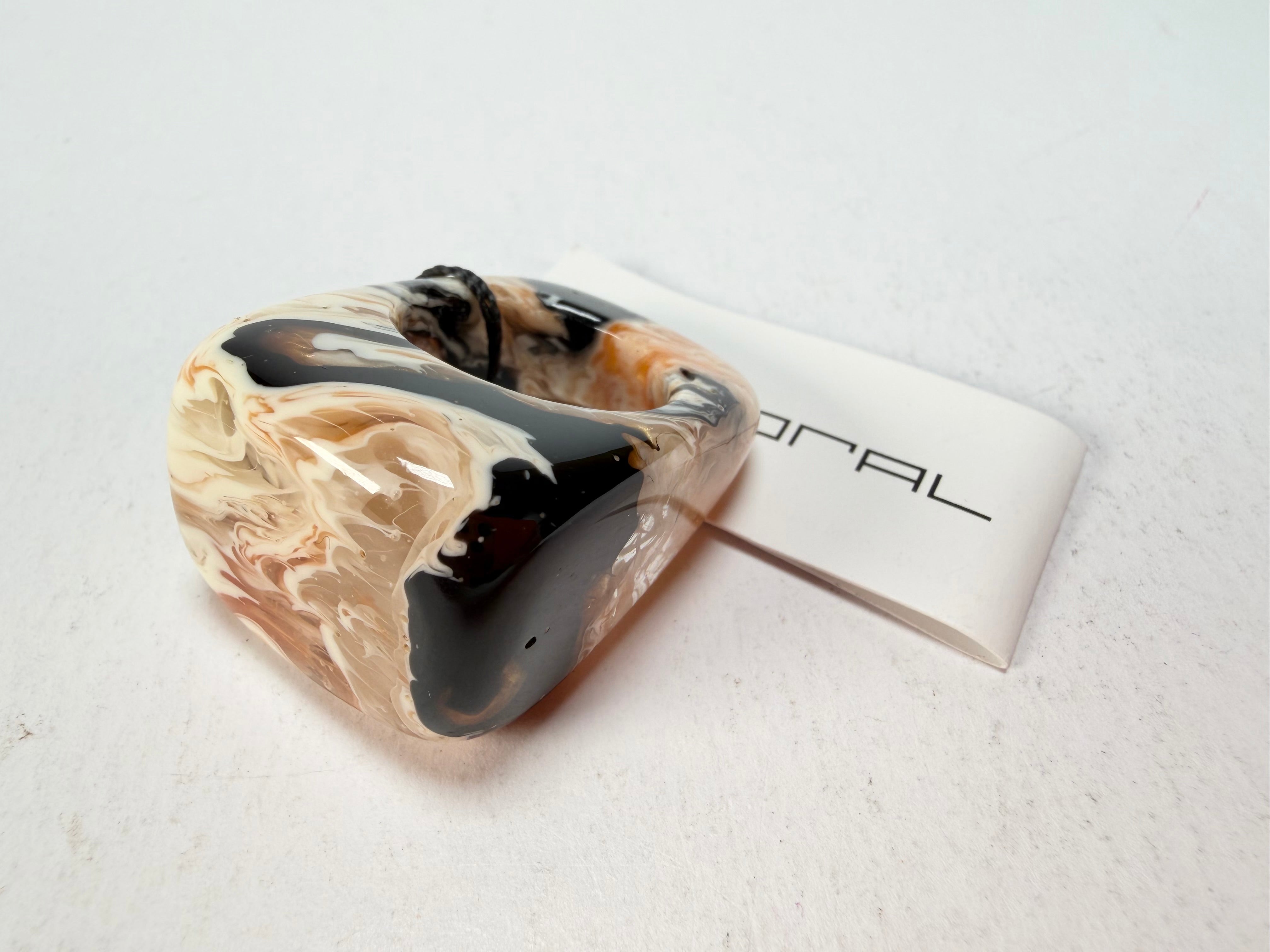 Sobral - Carmelo "Wave" Resin Ring ( 005325 ) - Size UK R / US 9